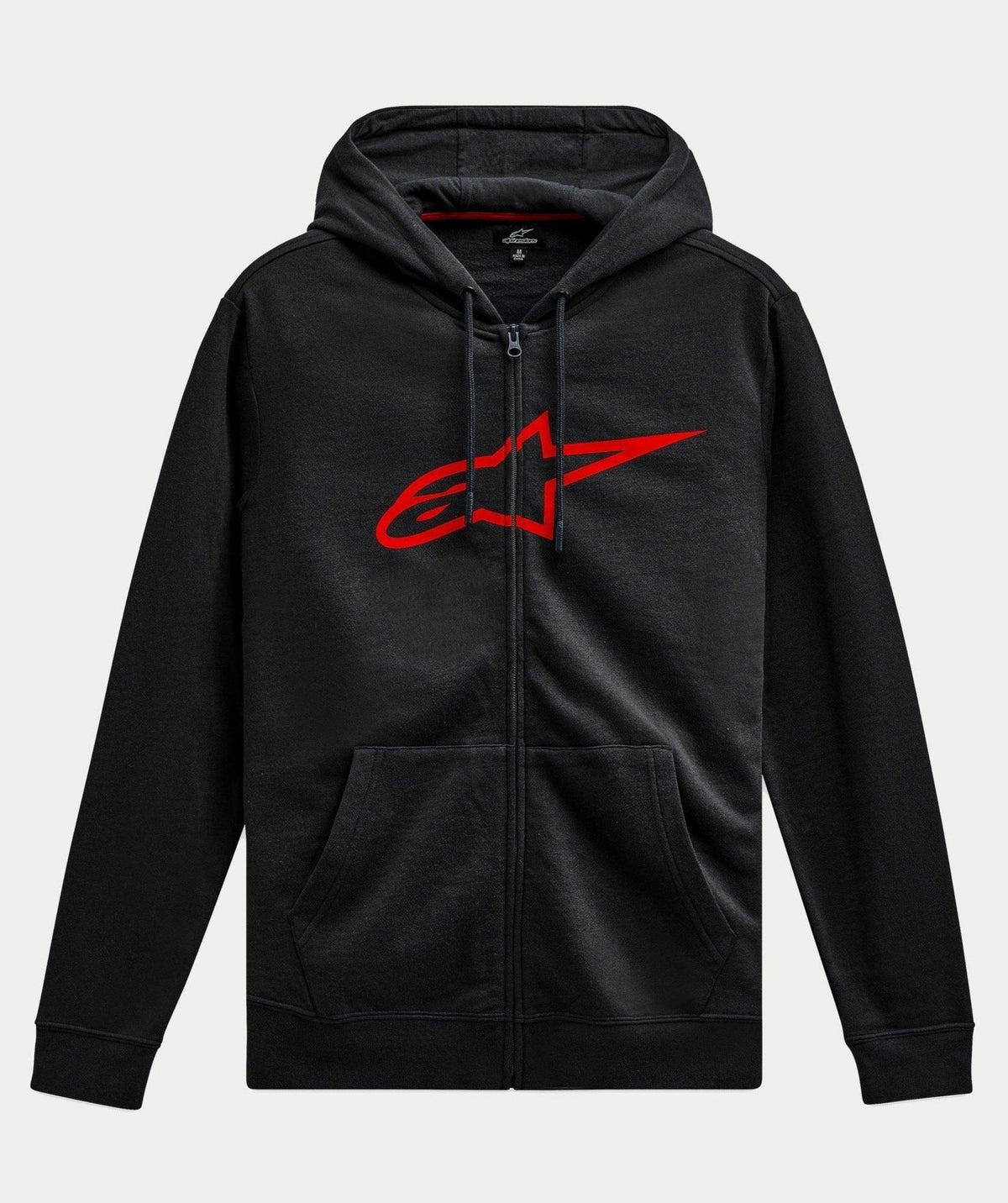 Sweat à capuche zippé Alpinestars Ageless Zip V3, style streetwear décontracté, noir avec grand logo Alpinestars rouge sur la poitrine, fermeture éclair frontale, capuche avec cordon de serrage, manches longues, poignets et ourlet côtelés