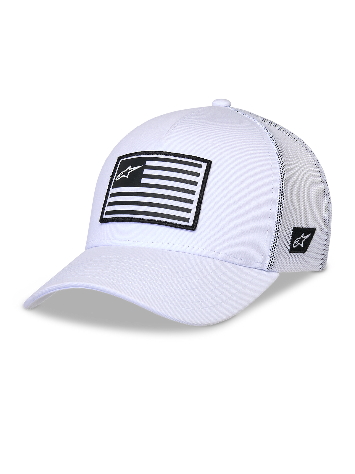 Alpinestars Flag Snapback pet, witte trucker cap, gestructureerde kroon met gebogen klep, witte mesh achterpanelen, voorzien van een zwart-witte gestreepte patch met logo op de voorzijde, casual motorsport-geïnspireerde hoofdbedekking