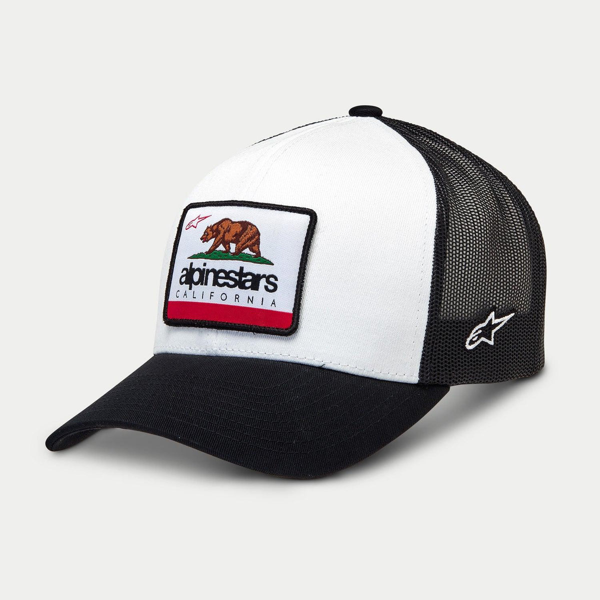 Alpinestars Cali 2.0 Kappe, Trucker-Kappe, Weiß und Schwarz, mit gewebtem California-Bären-Patch und Alpinestars-Branding, strukturierte Krone, schwarzer gebogener Schirm und Mesh-Rückseite, lässige Motorsport-Kopfbedeckung