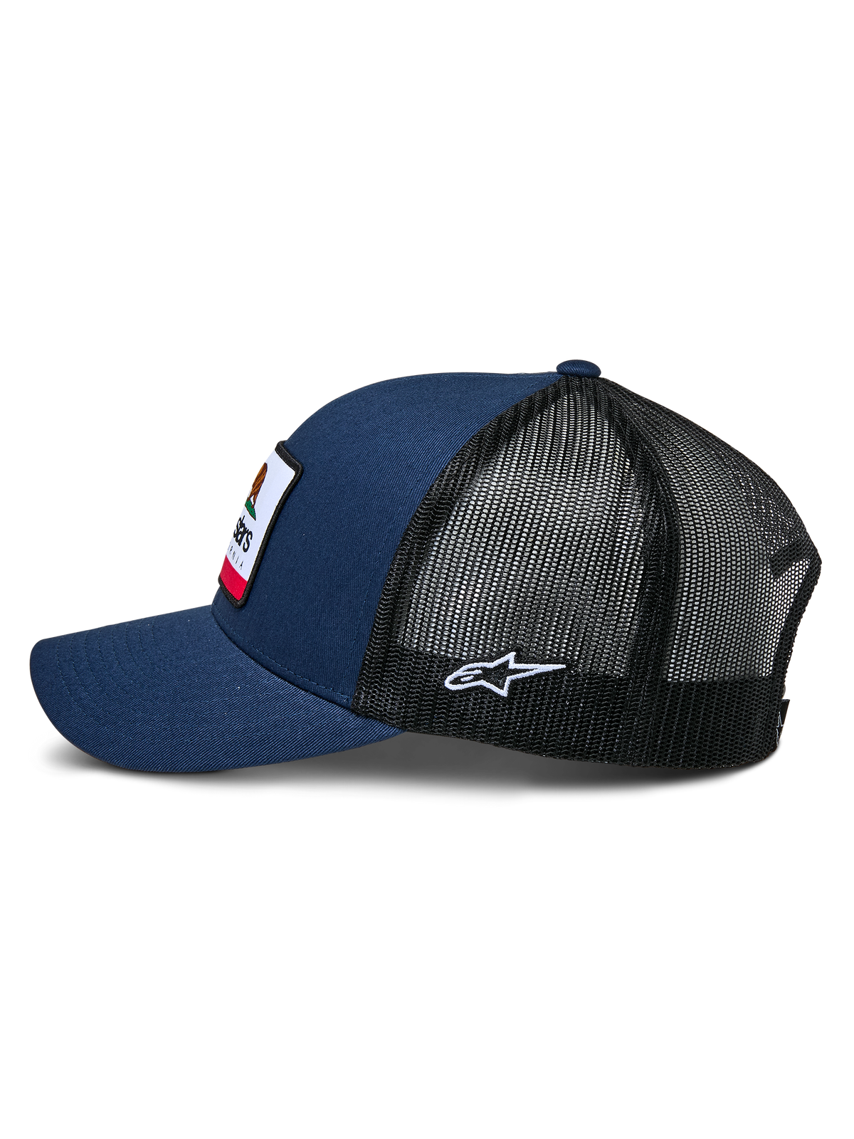 Alpinestars Cali 2.0 Kappe, Dunkelblau und Schwarz, Seitenansicht, Twill-Vorderseite mit gewebtem Merrow-Patch, schwarze Poly-Mesh-Rückseite mit weißem gesticktem Stern-Logo, gebogener Schirm, lässige vom Motorsport inspirierte Kopfbedeckung