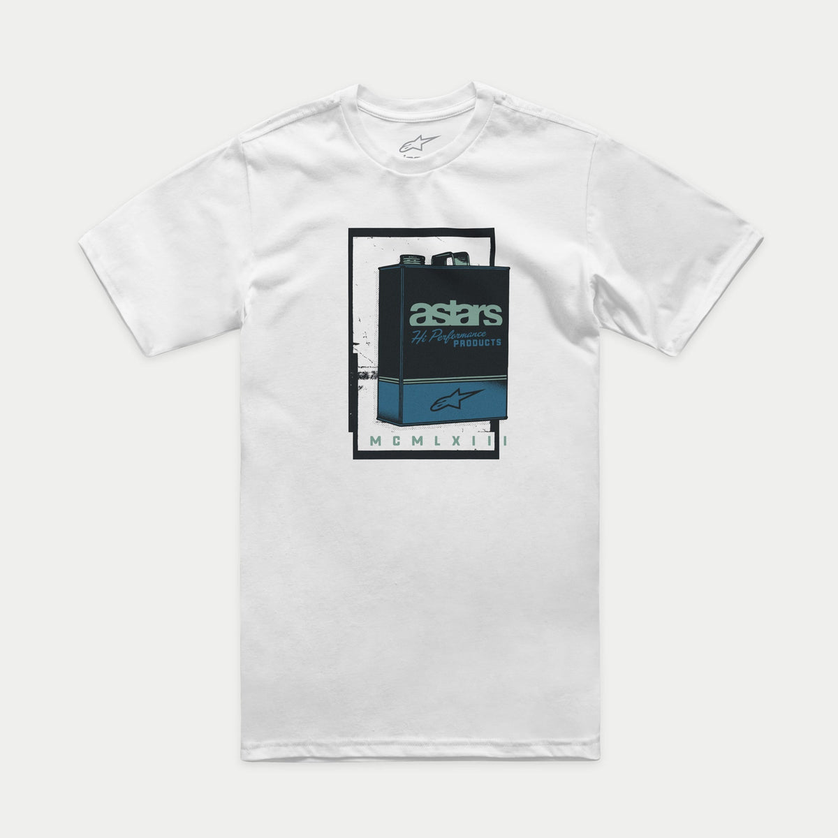 Alpinestars Galun CSF Tee, Kurzarm-T-Shirt, Weiß, mit einer zentralen Vintage-Benzinkanister-Grafik, dem Schriftzug „astars Hi Performance Products“ und römischen Ziffern, lässige Motorsport-Sportbekleidung
