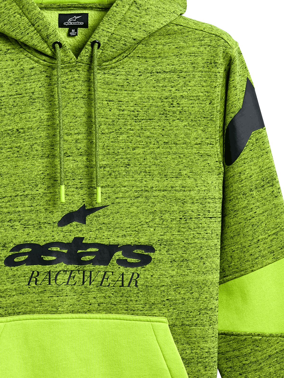 Sweat à capuche Alpinestars Perpetuate, pullover vert lime chiné avec graphique noir 'astars RACEWEAR', poche kangourou vert lime uni avec empiècements de tissu, capuche à cordon de serrage et logo sur l'épaule, vêtement de sport décontracté inspiré du sport automobile.