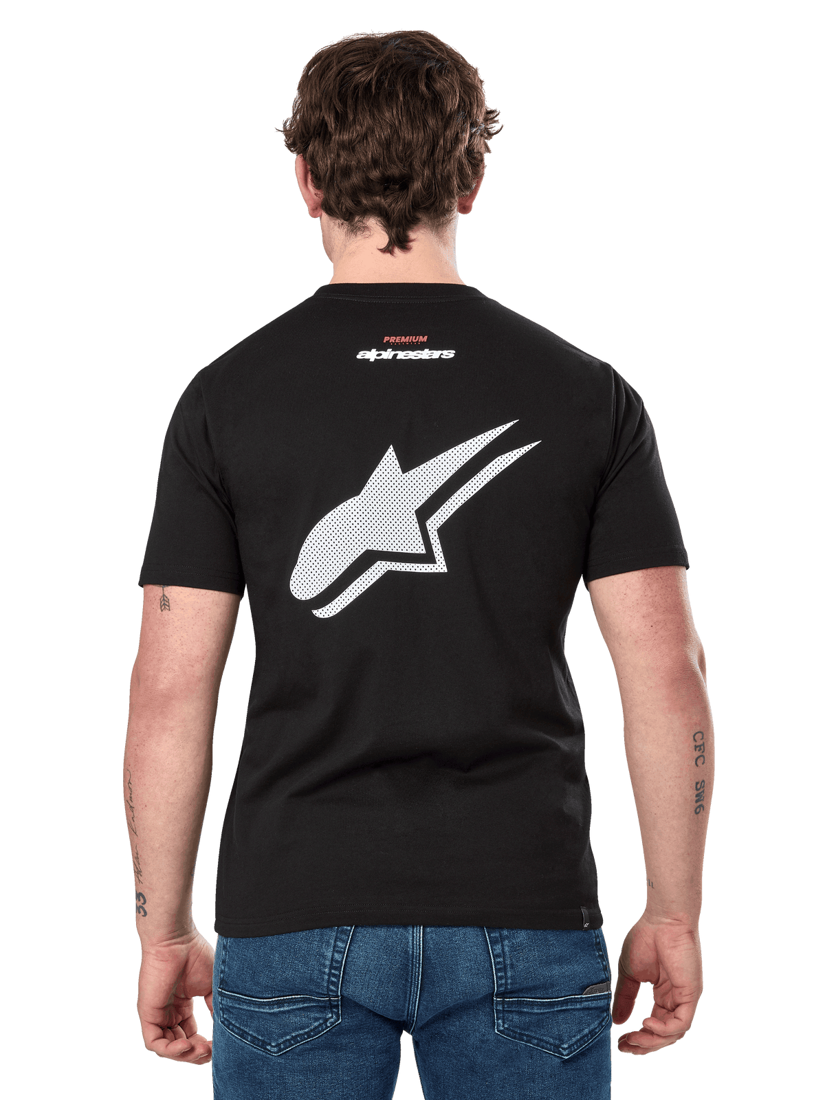 Alpinestars Formulate CSF Tee, T-shirt met korte mouwen, zwart, achteraanzicht met groot wit geperforeerd Astars-logo en kleine Alpinestars-branding, casual motorsport-geïnspireerde sportkleding