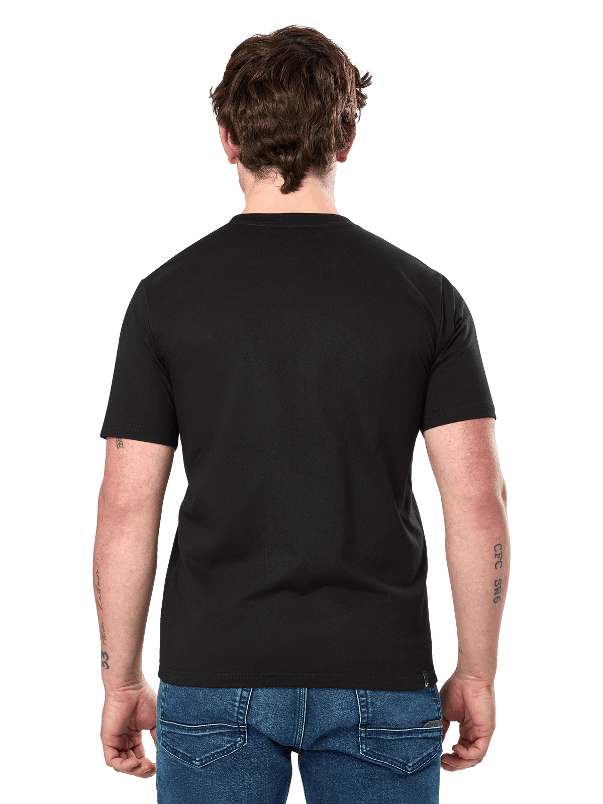 Alpinestars Dot Carbon CSF Tee, T-shirt met korte mouwen, zwart, achteraanzicht op model met effen achterkant en casual pasvorm, gedragen met blauwe jeans, motorsport-geïnspireerde streetwear