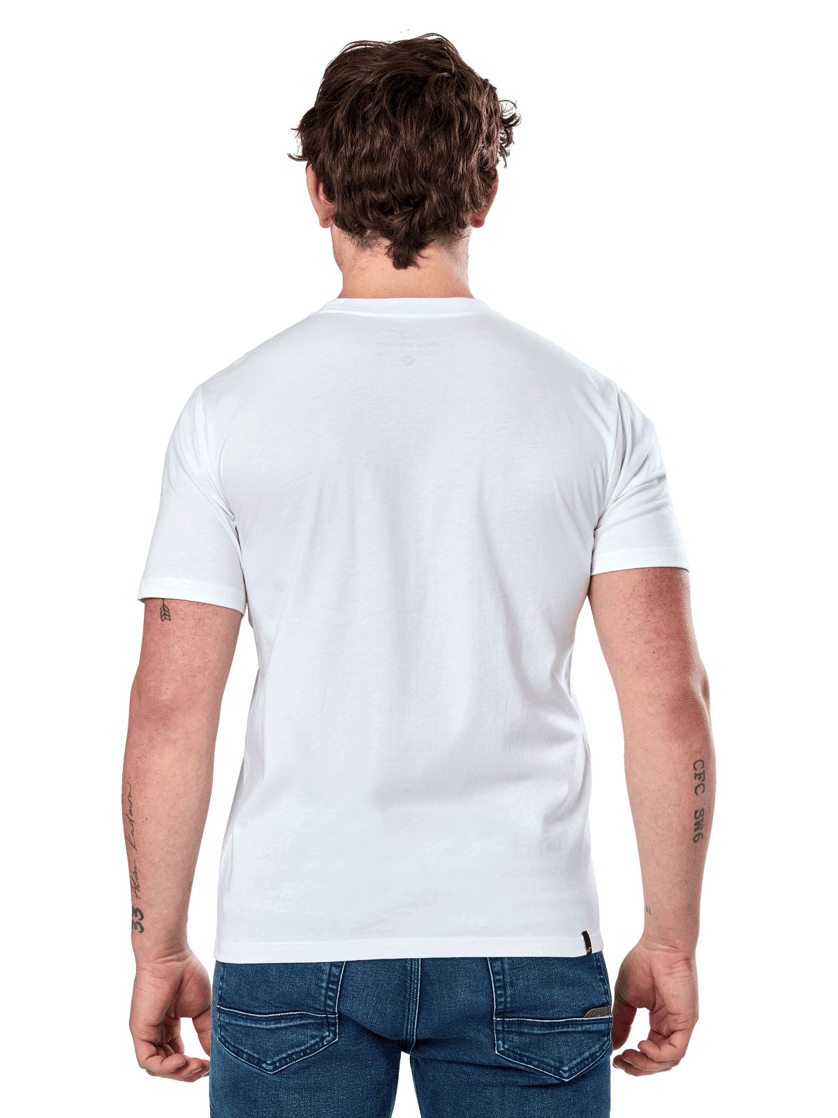 Alpinestars Dot Carbon Csf Tee, T-shirt met korte mouwen, wit, achteraanzicht op model, gedragen met blauwe denim jeans, casual motorsport streetwear