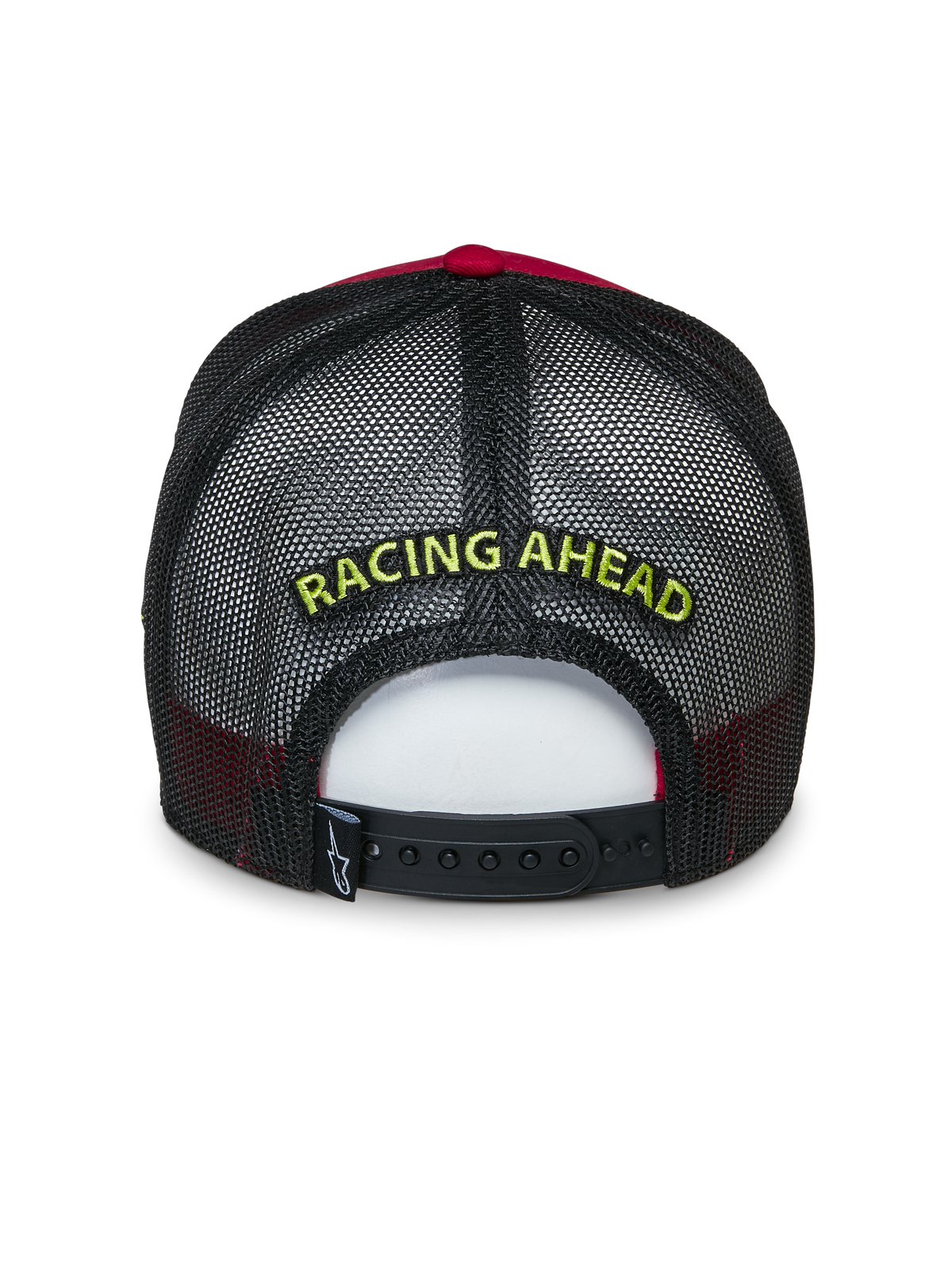 Alpinestars Exceed Trucker pet, achteraanzicht, rood en zwart, met geel "RACING AHEAD" borduursel op zwart mesh, verstelbare snapback-sluiting, casual sportieve pet