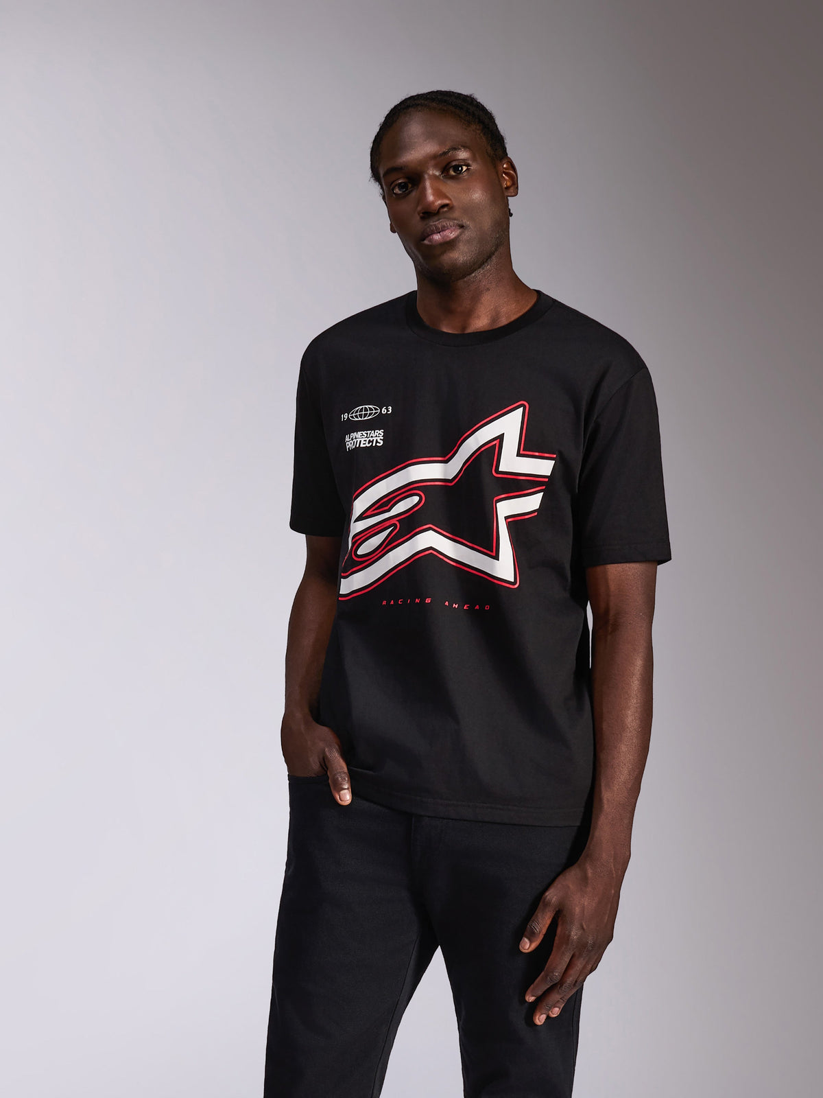 Alpinestars Authority CSF Tee, T-shirt met korte mouwen, zwart, groot wit Astars-logo met rode omtrek, casual motorsport streetwear