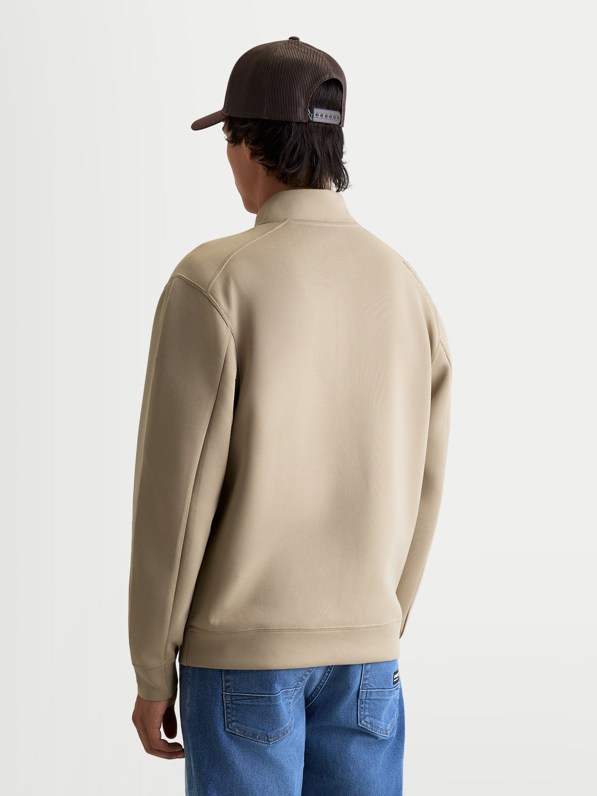 Alpinestars Sweatshirt Demi-Zip Apera, pull sportswear pour homme, beige, vue de dos sur mannequin mettant en avant les coutures de manches raffinées et le col montant, construction en polaire tri-mélange double face.