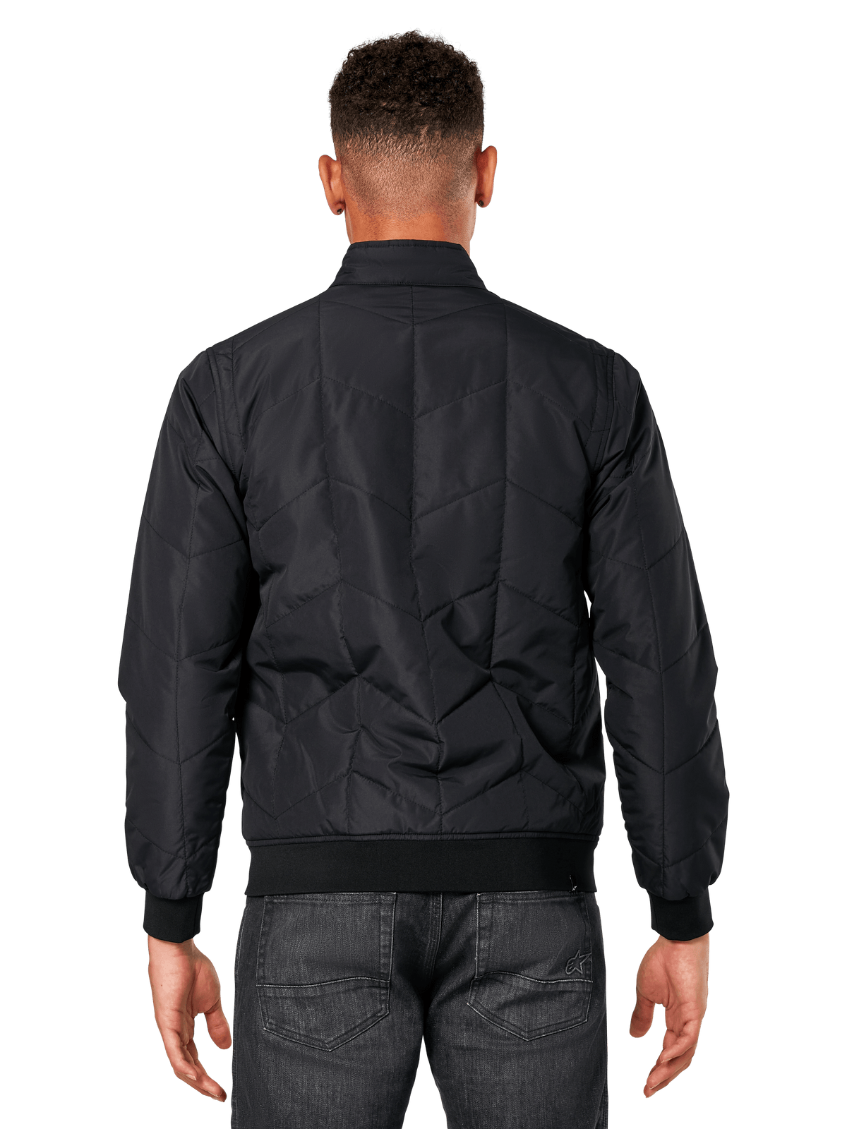 Alpinestars Precedent Jacke, Schwarz, Rückansicht am Modell, mit ikonischem schrägem Steppmuster, Rippbündchen und Saum, gestepptes F1-inspiriertes Motorsport-Design
