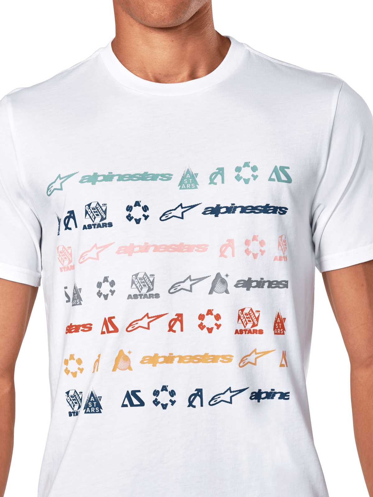 Alpinestars Glyfs CSF Tee, kurzärmeliges T-Shirt, Weiß, mit mehreren Reihen farbenfroher Alpinestars-Logos und Symbole in einem gestreiften Grafikdruck, lässige Motorsport-inspirierte Streetwear