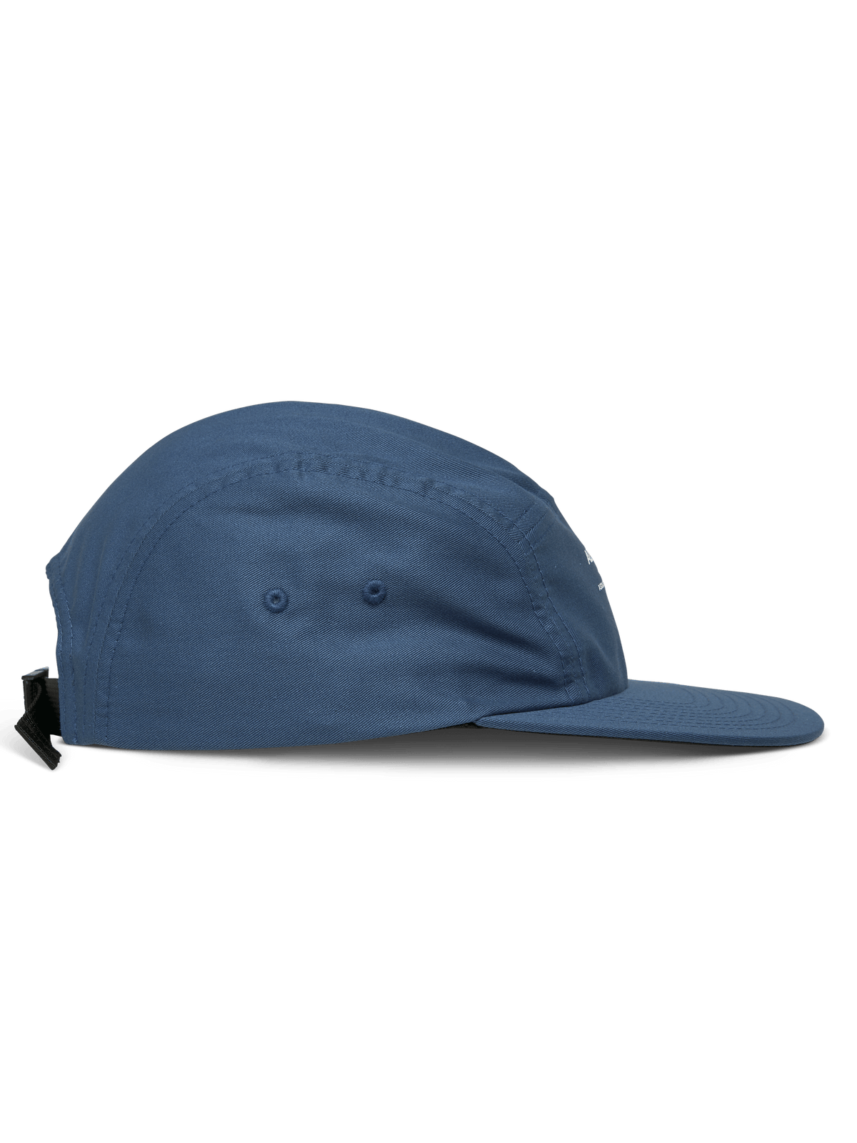 Alpinestars Peasy Kappe, 5-Panel-Jockey-Hut, Blau, Seitenansicht mit flachem Schirm und unstrukturierter Krone, Twill-Gewebe mit Belüftungsösen, Clip-Schnallenverschluss hinten, lässige Sportbekleidung