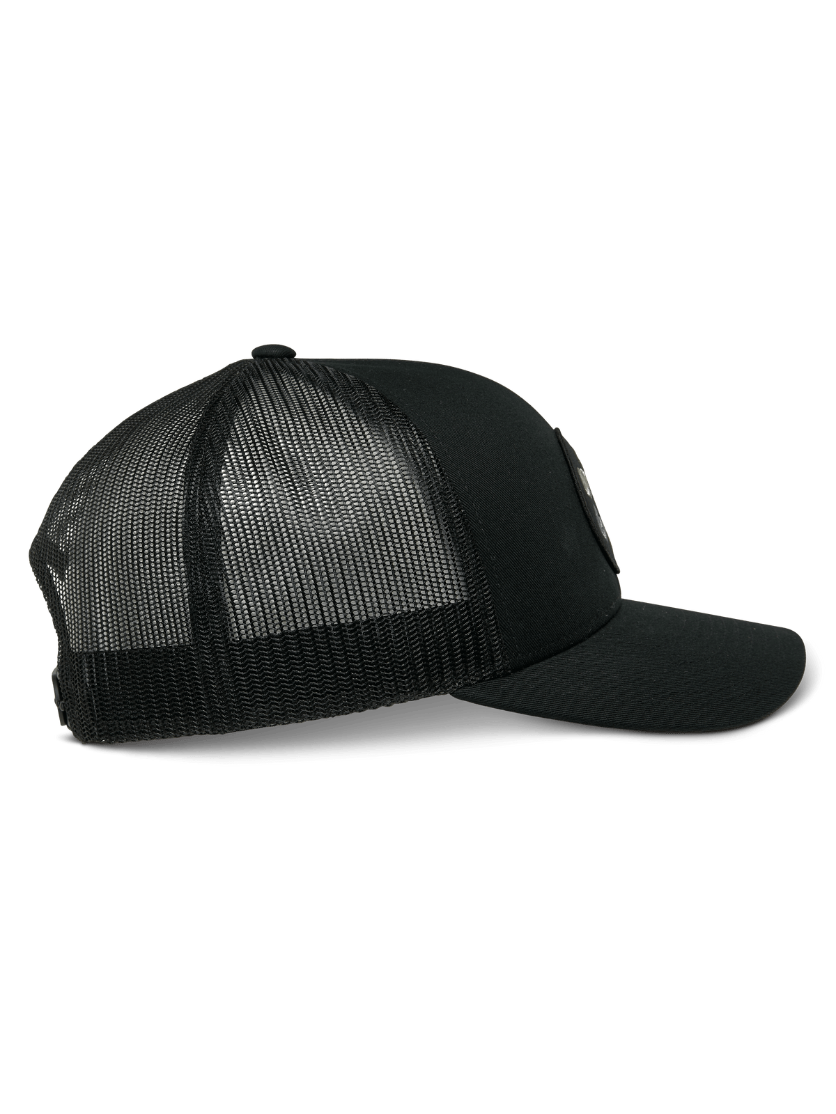 Alpinestars Gambit Trucker Hat, Trucker Cap, Schwarz/Schwarz, mit gebogenem Schirm, strukturierter Twill-Front und atmungsaktiver Mesh-Rückseite, lässige Motorsport-Streetwear, Seitenprofil