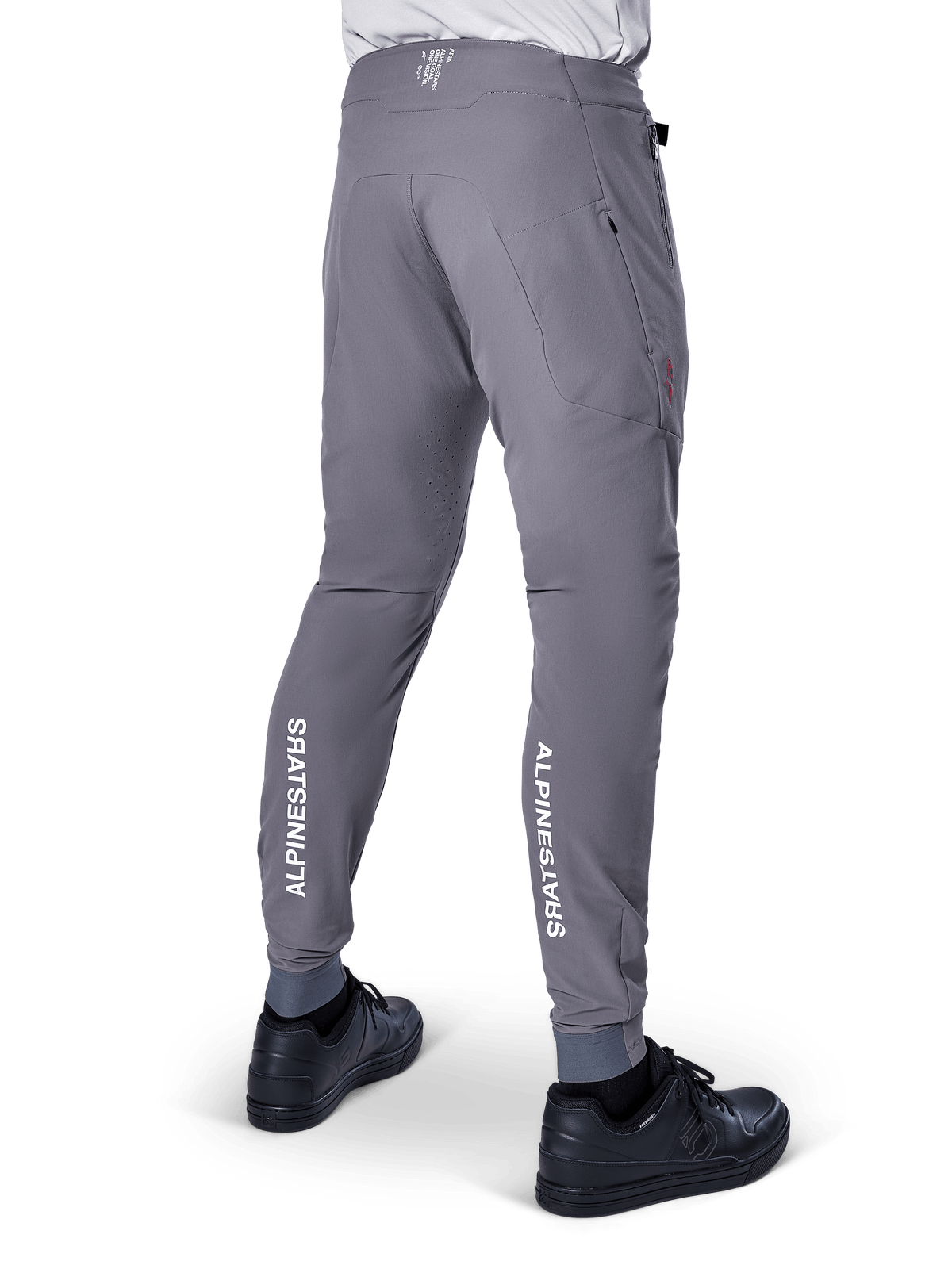 Pantalon Alpinestars A-Aria Elite, pantalon de VTT, gris foncé, avec logos Alpinestars blancs verticaux à l'arrière du bas des jambes, perforations de ventilation découpées au laser, poignets élastiques et coupe performance pour le VTT