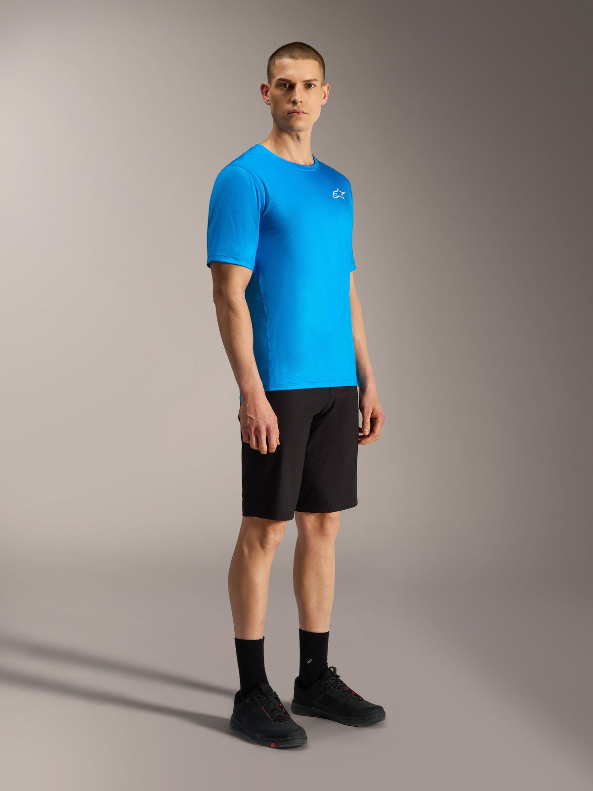 Maillot bleu A-Dura Air SS et short noir A-Dura Ride Alpinestars, équipement de VTT haute performance pour homme.