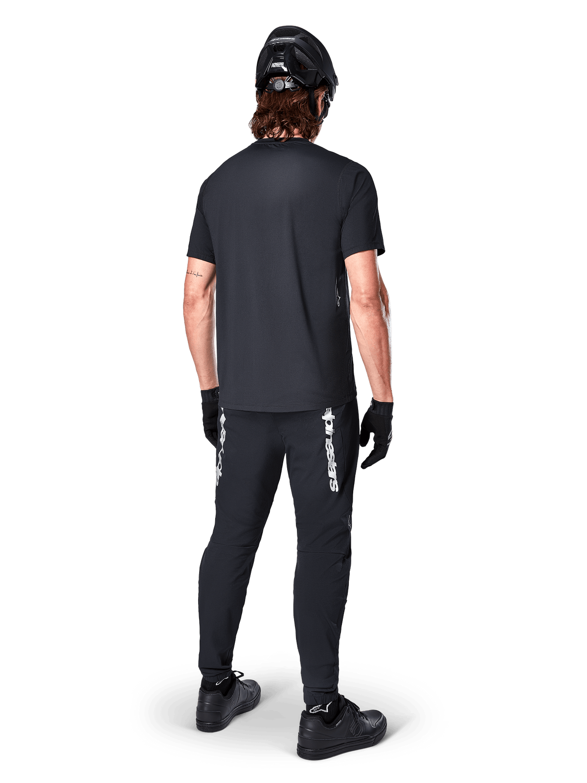 Alpinestars A-Dura Switch, maillot de VTT à manches courtes pour homme, noir, textile technique pour le trail, vue de dos sur mannequin portant une tenue de cyclisme complète