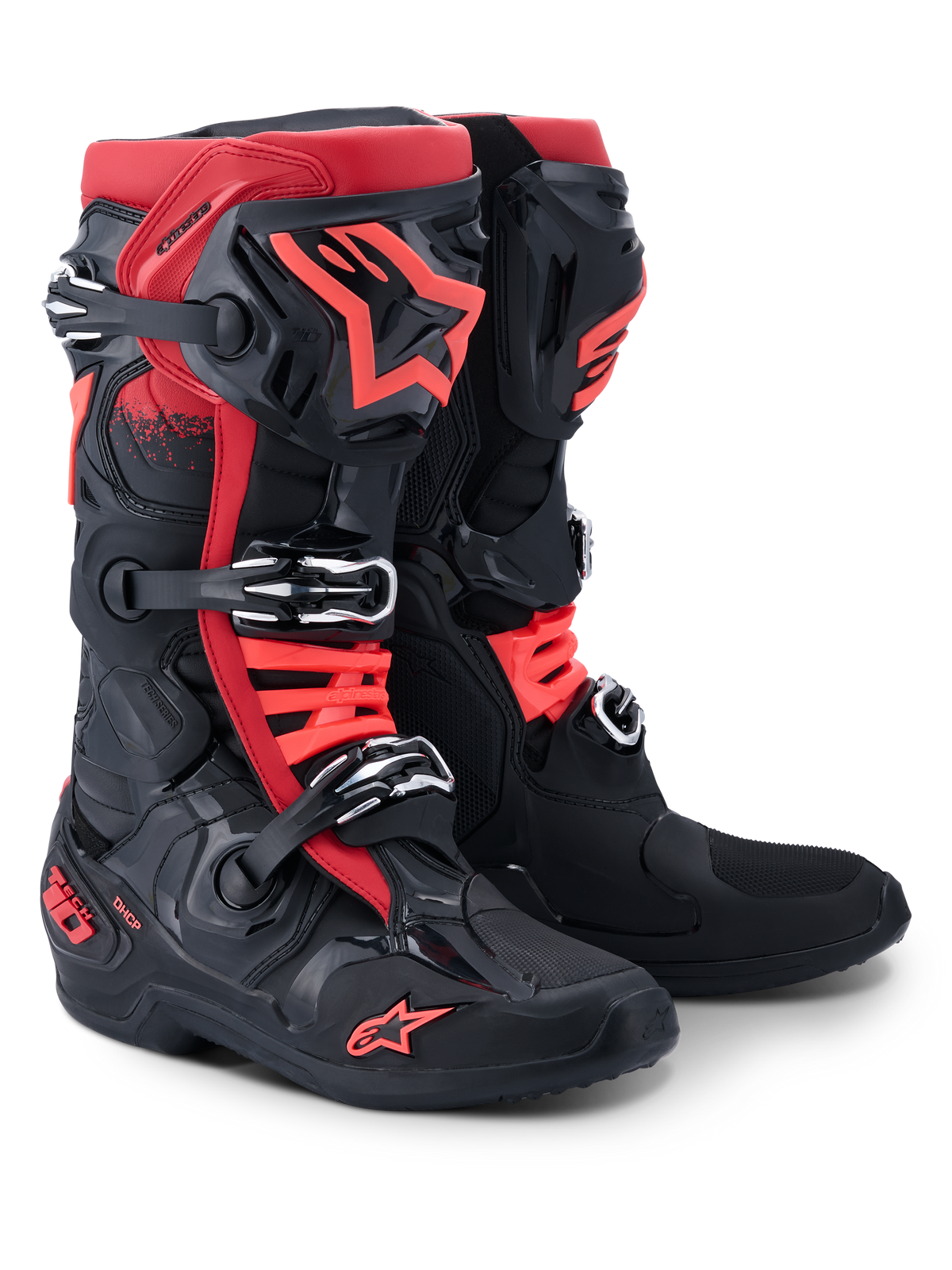 Bottes Alpinestars Tech 10, bottes de motocross, noir et rouge, dotées d'un système de fermeture à trois boucles, logo étoile Alpinestars rouge sur le tibia et la pointe, marquage DHCP sur le talon, conception de protection de qualité professionnelle pour le tout-terrain
