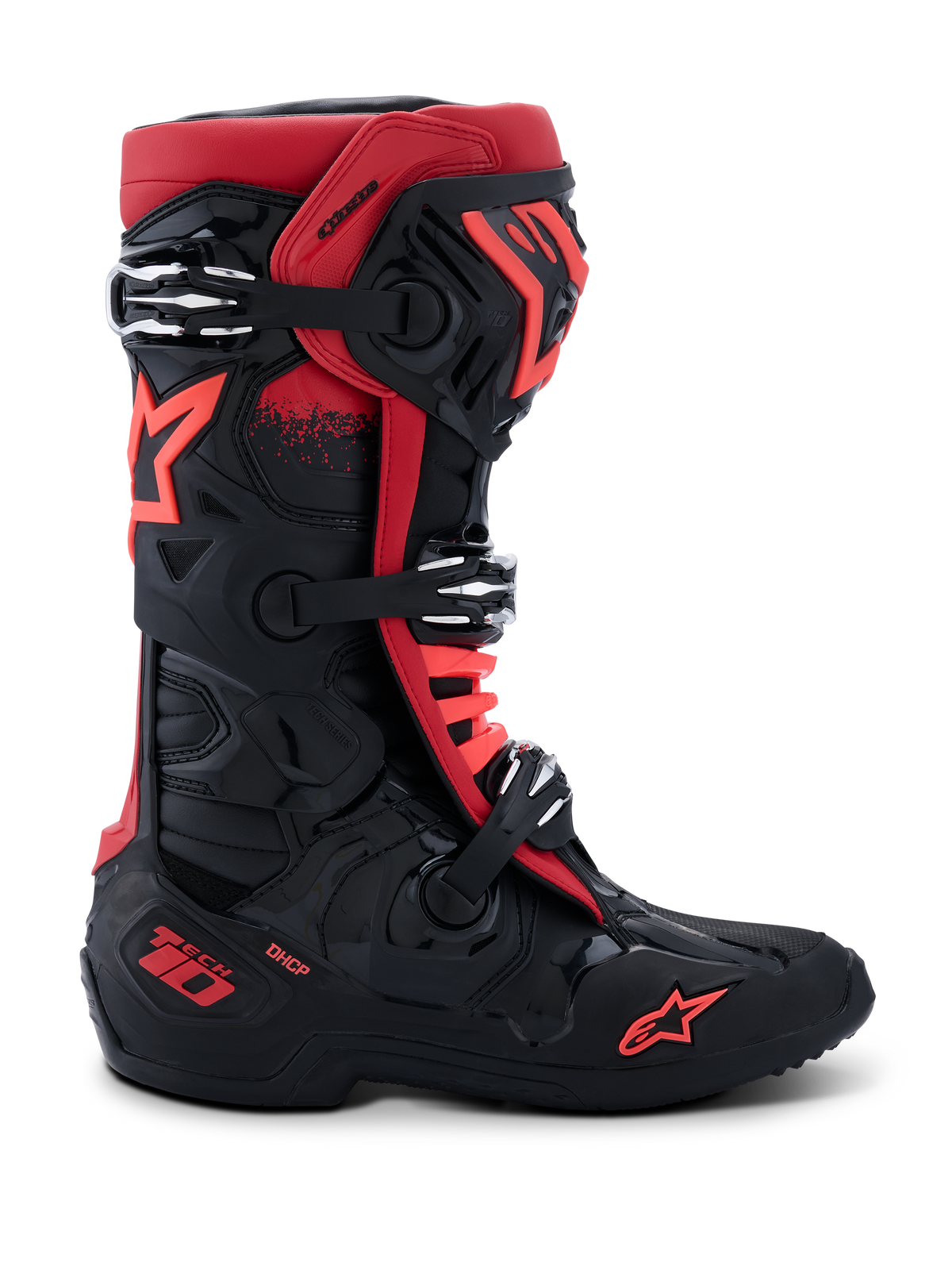 Bottes Alpinestars Tech 10, bottes de motocross, noir et rouge, vue de profil, trois boucles en aluminium argenté, logo étoile rouge sur le côté et la cheville, marquage technologique DHCP sur le talon, châssis de protection renforcé pour la course tout-terrain