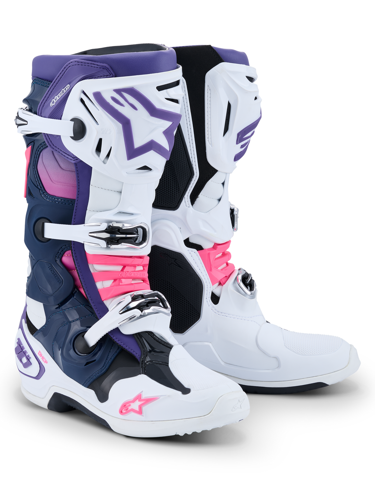 Bottes Alpinestars Tech 10, bottes de motocross, blanc, violet, bleu marine et rose fluo, avec un système de fermeture à triple boucle, des empiècements bleu marine et violets, et des accents rose vif sur les sangles et les logos, équipement de course tout-terrain de niveau professionnel