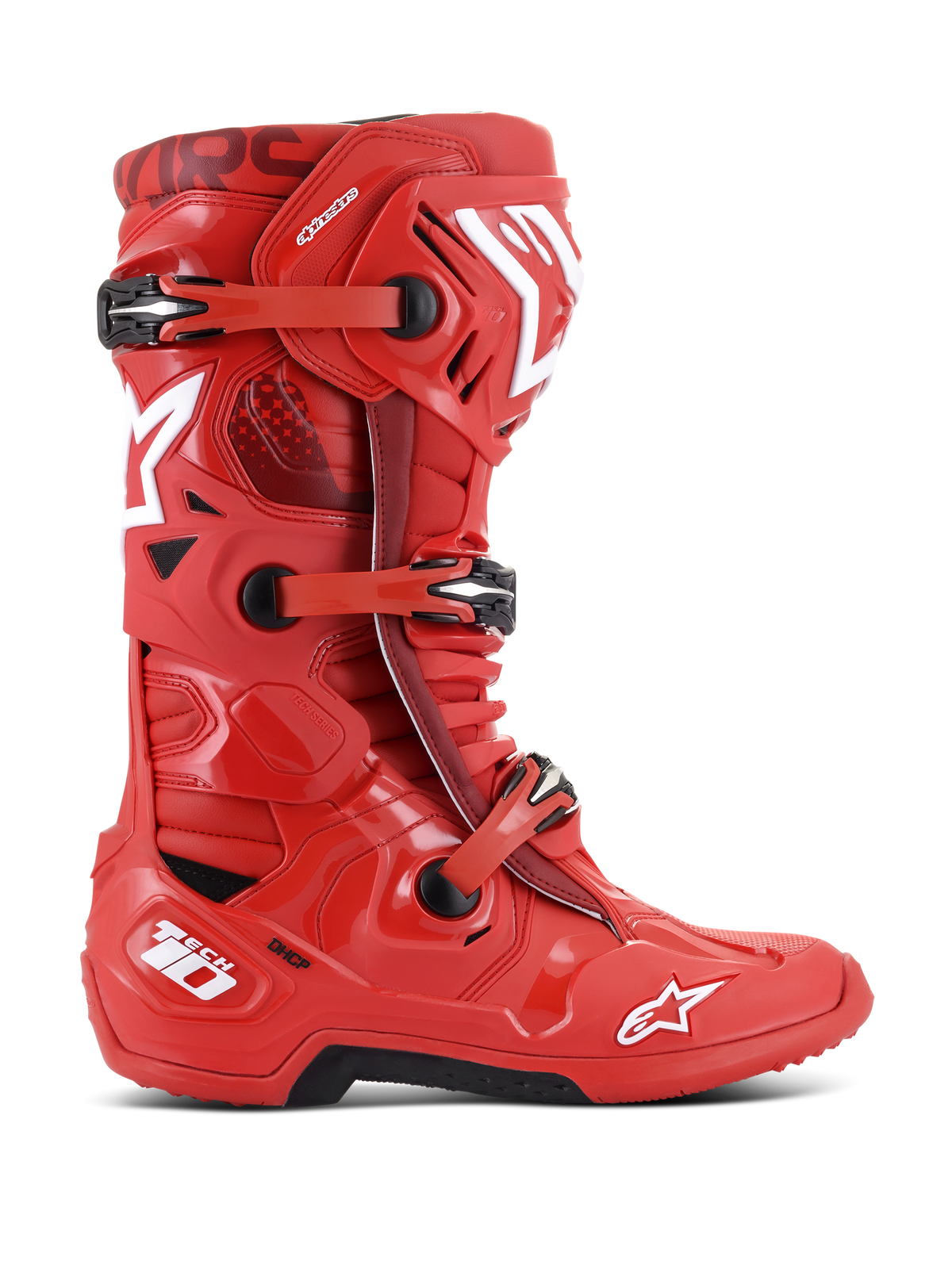 Alpinestars Tech 10 laarzen, motorcross race-laarzen, rood met witte en zwarte accenten, zijaanzicht met een drievoudig gespsluitsysteem, verstevigde TPU-schaal, witte ster-logo's en DHCP-technologiebranding