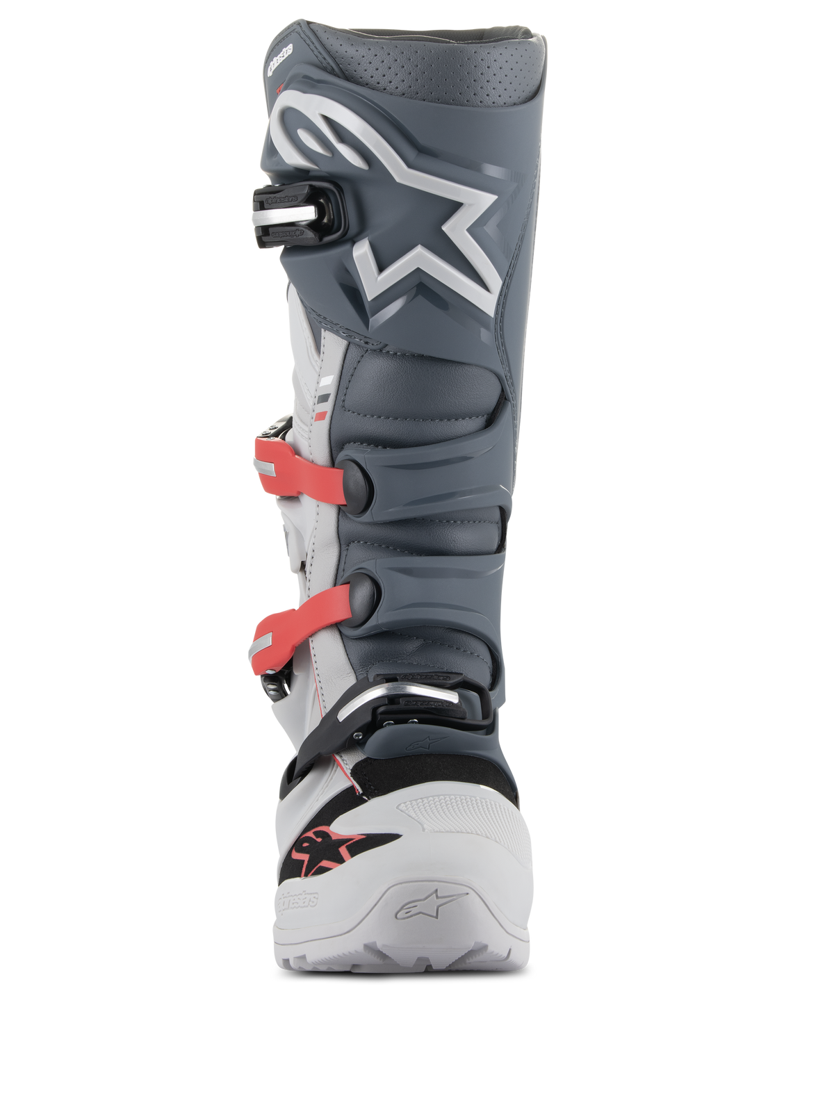 Alpinestars Tech 7 Enduro laarzen, motorcross- en enduro laarzen, lichtgrijs, donkergrijs en helderrood, vooraanzicht met een geavanceerd gespsysteem met rode riempjes, donkergrijze TPU-scheenplaat met wit sterlogo en een duurzaam lichtgrijs chassis.