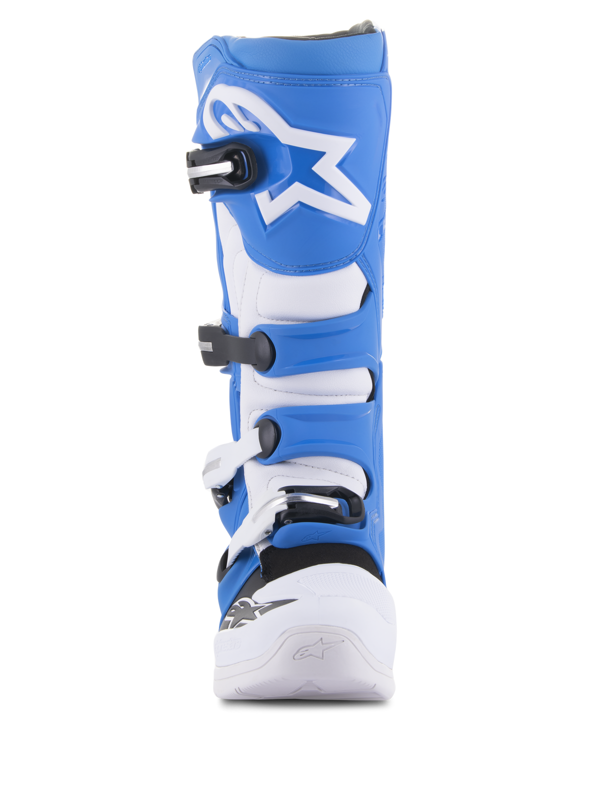 Alpinestars Tech 5 Stiefel, Motocross-Stiefel, Blau und Weiß, Vorderansicht, mit Vier-Schnallen-Verschlusssystem, weißem Alpinestars Stern-Logo auf der blauen Schienbeinplatte und strapazierfähigem Mikrofaser-Chassis mit verstärktem weißem Zehenbereich.