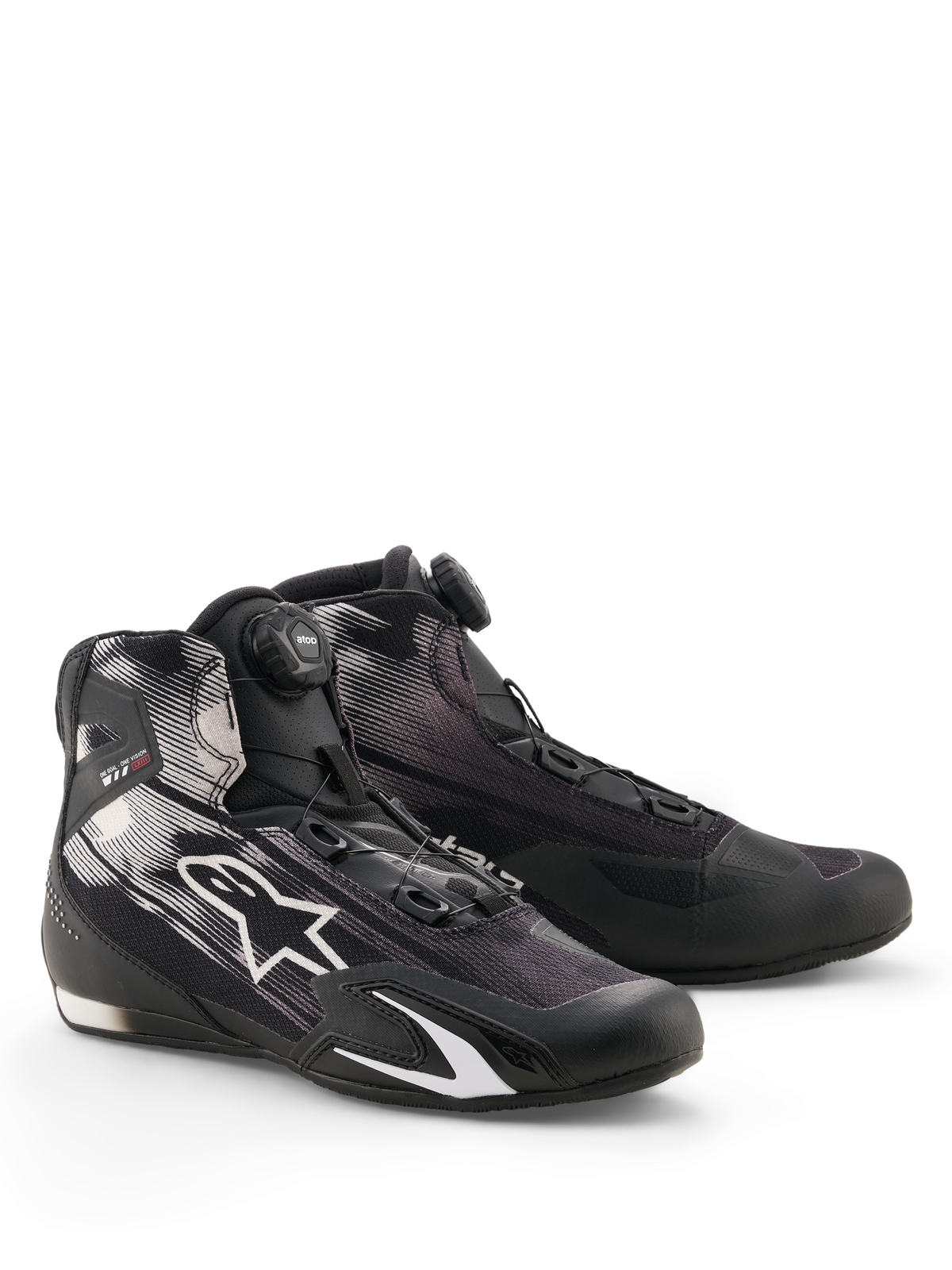 Chaussures Alpinestars Celer Superair, chaussures de moto, noir et blanc, dotées d'un système de fermeture Rotor à molette sur la languette, logo étoile blanc sur une tige en textile respirant et design sportif à profil bas.