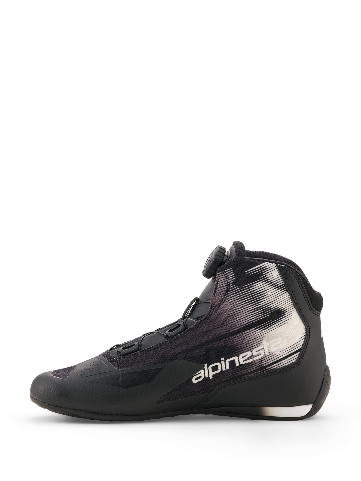 Chaussures Alpinestars Celer Superair, Noir et Blanc, chaussures de moto, vue de profil, avec système de fermeture à molette Rotor, tige en textile avec motifs graphiques blancs et logo Alpinestars, design sport et loisir