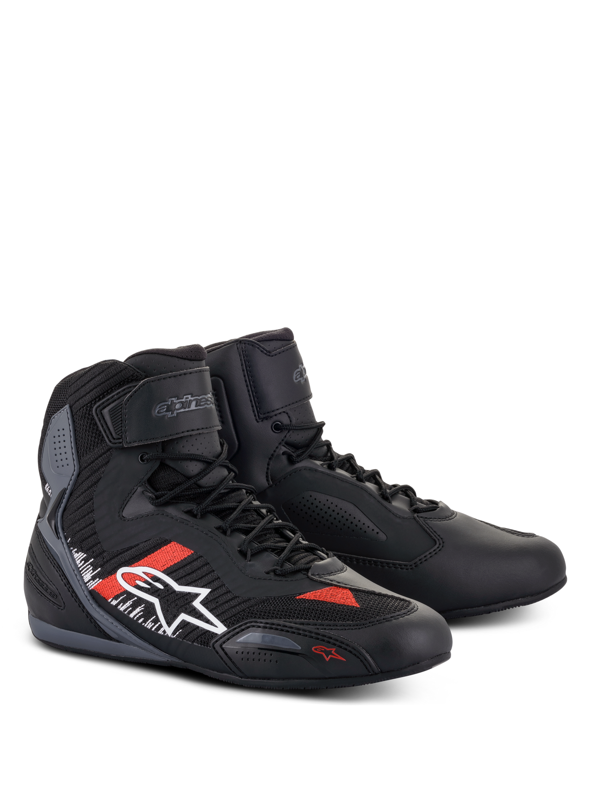 Chaussures Alpinestars Faster-3 Rideknit®, chaussures de moto, noir, gris et rouge vif, avec une tige en microfibre et textile tricoté, logo Alpinestars blanc sur le côté avec accents rouges et blancs, fermeture à lacets avec sangle de cheville auto-agrippante, et design élégant de course sur route.