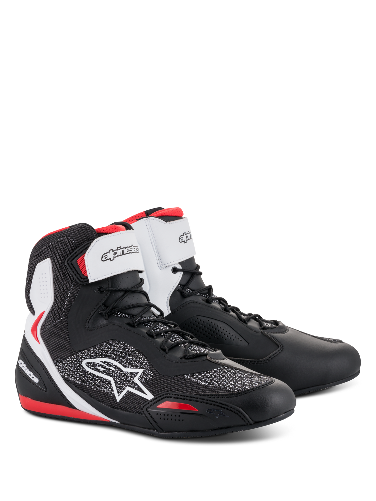 Chaussures Alpinestars Faster-3 Rideknit®, chaussures de moto en noir, blanc et rouge, design montant avec tige en microfibre et maille tricotée, logo Alpinestars blanc sur la sangle de cheville et le côté, accents rouges sur le talon et la pointe, style de course sur route sportif.