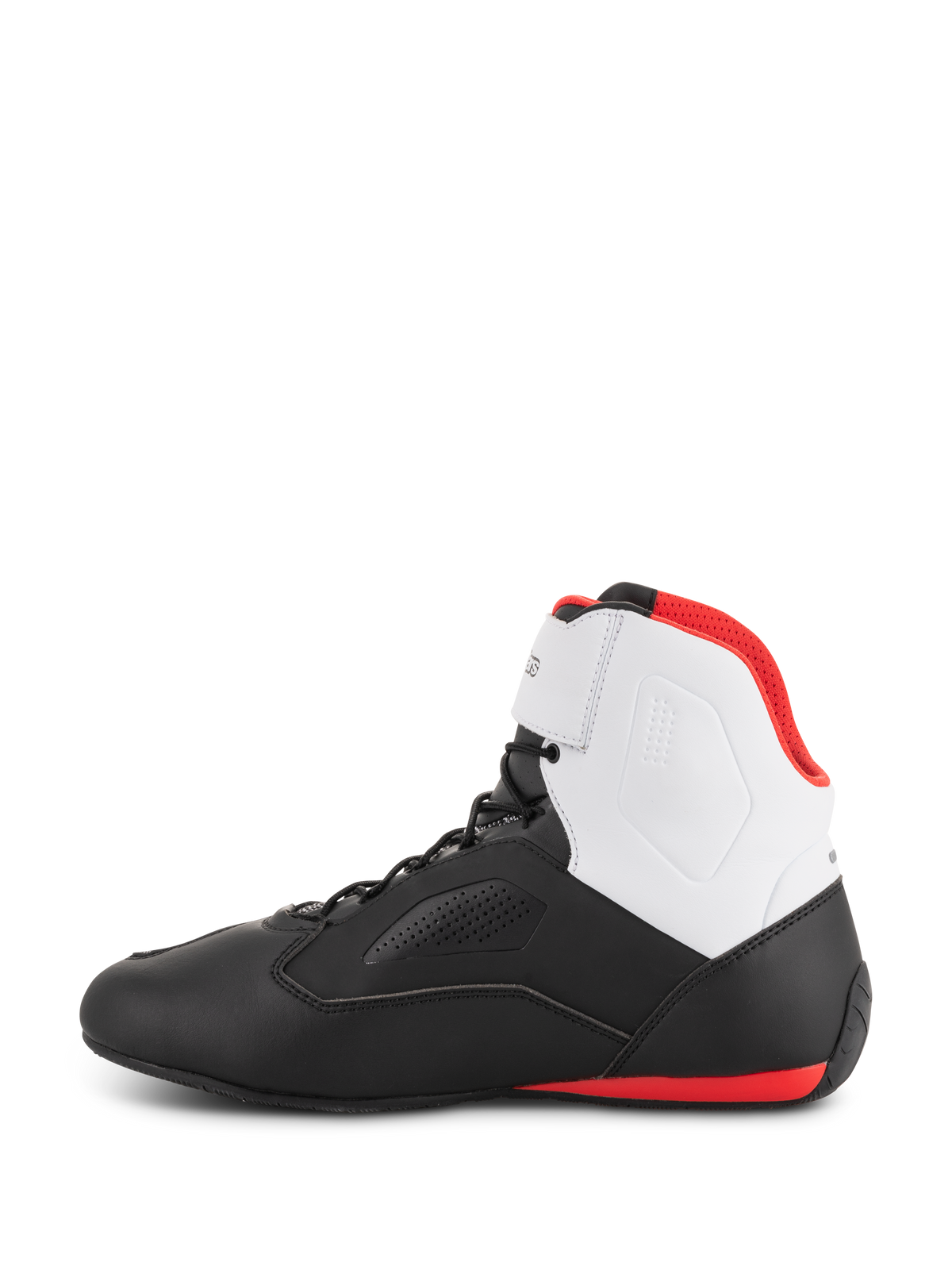 Chaussures Alpinestars Faster-3 Rideknit®, chaussures de moto, Noir, Blanc et Rouge, profil latéral présentant un châssis inférieur noir, un empiècement blanc à la cheville, une doublure intérieure rouge et un accent rouge sur la semelle au talon, design de course sur route épuré