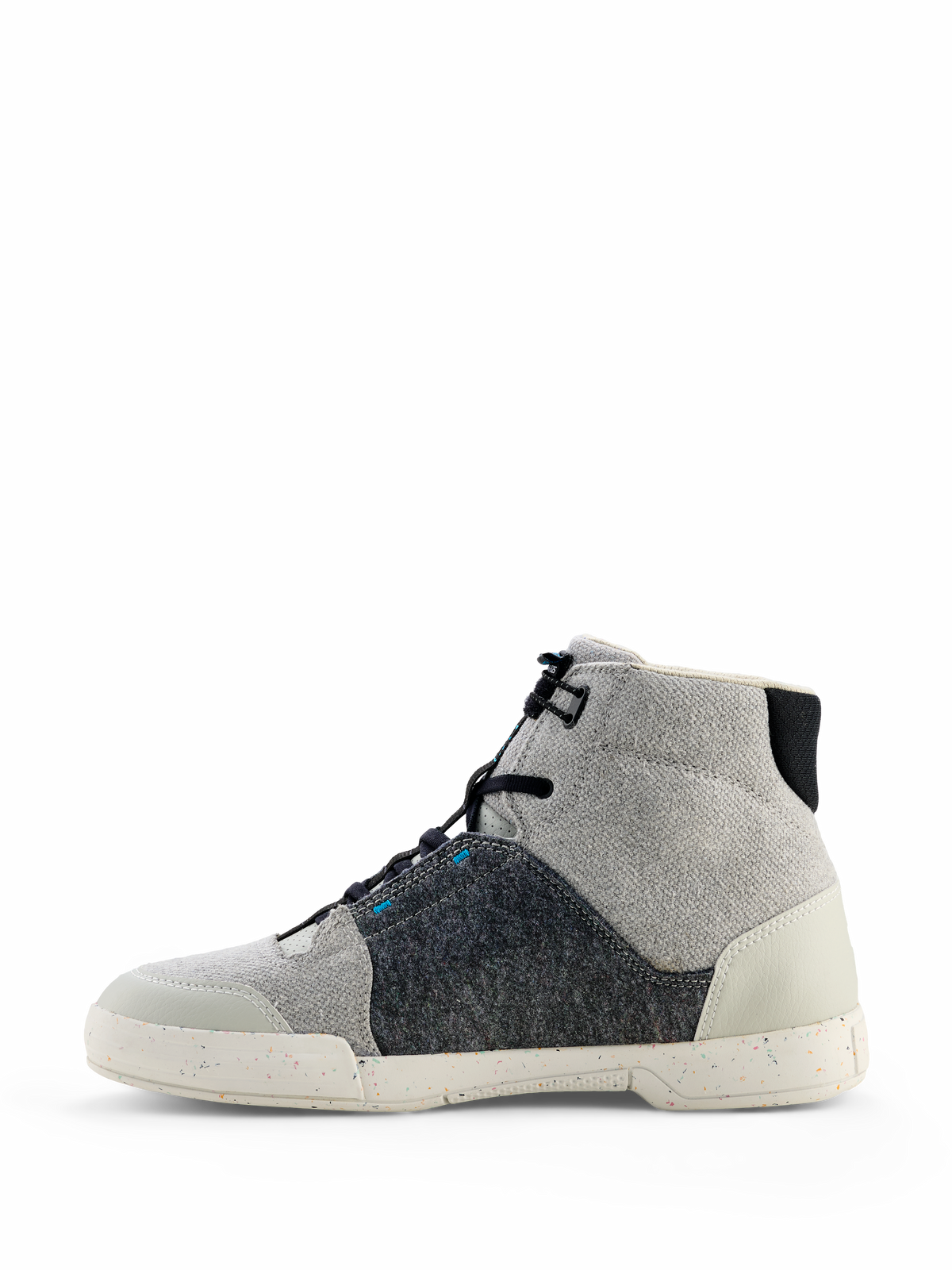 Alpinestars Circal motorschoenen, urban motorschoeisel, grijs, zwart en methylblauw, zijprofiel met canvas en gerecyclede viltmaterialen, gespikkelde gebroken witte zool, high-top casual stijl voor stadsritten