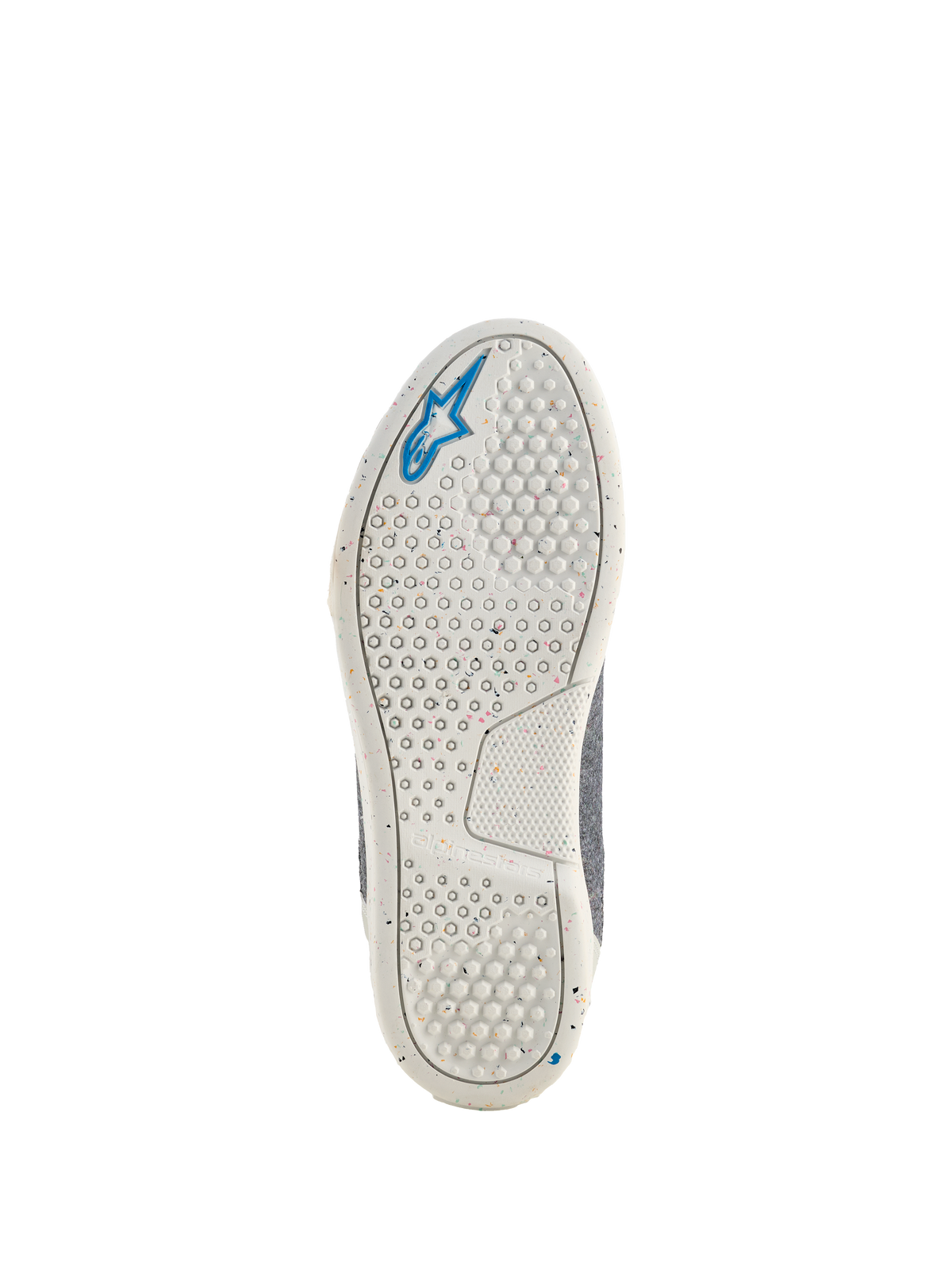 Alpinestars Circal rijschoenen, zicht op de buitenzool, gebroken witte gerecyclede rubberen zool met kleurrijke spikkels, zeshoekig grippatroon voor tractie, blauw Alpinestars sterlogo, duurzame motorschoenen voor stedelijk rijden