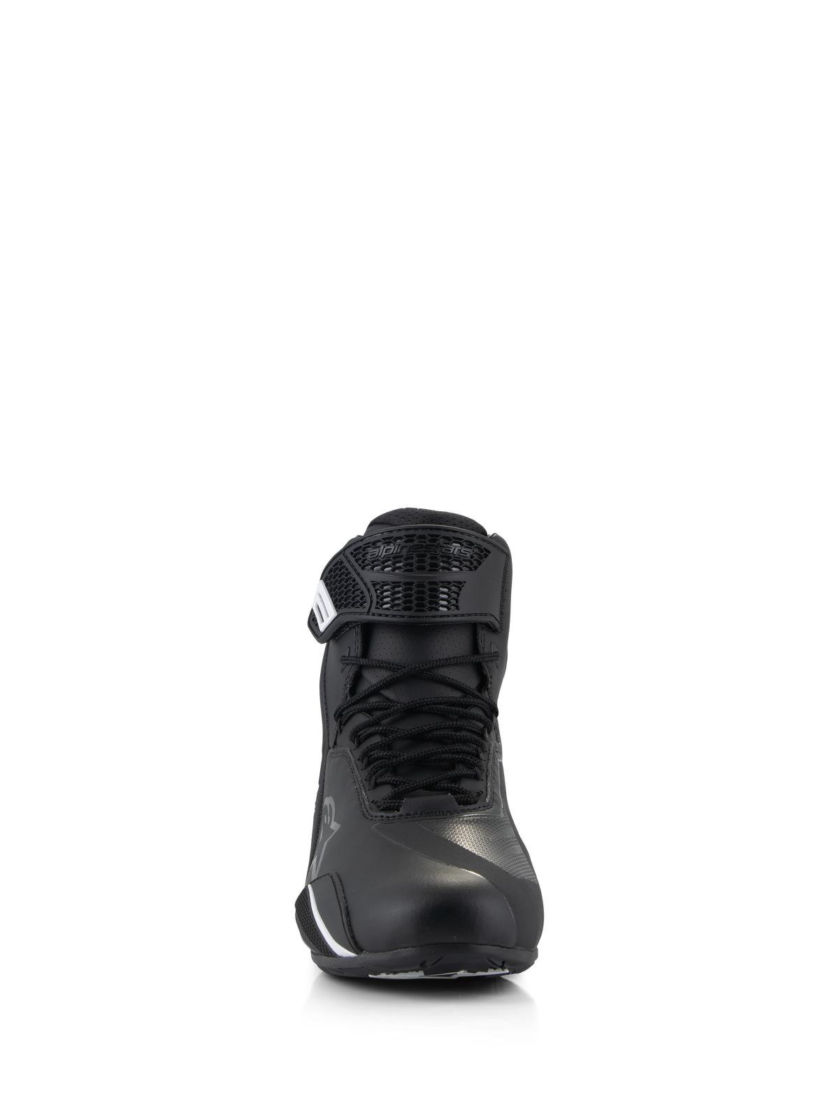 Chaussures Alpinestars Faster-4, chaussures de moto, noires, vue de face montrant la fermeture à lacets traditionnelle et la sangle auto-agrippante, tige en microfibre avancée avec renforts de protection, chaussures de route épurées et techniques