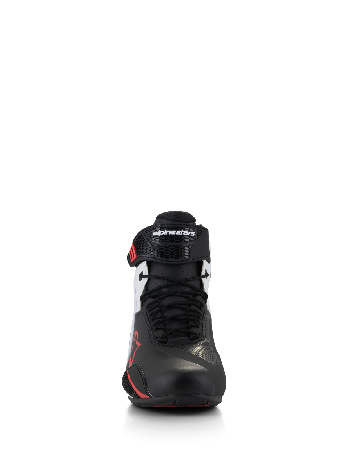 Alpinestars Faster-4 schoenen, motorschoenen, zwart, wit en rood, vooraanzicht met traditionele vetersluiting en ergonomische TPR-enkelband met Alpinestars-logo, gestroomlijnd bovenwerk van microvezel met rode accenten