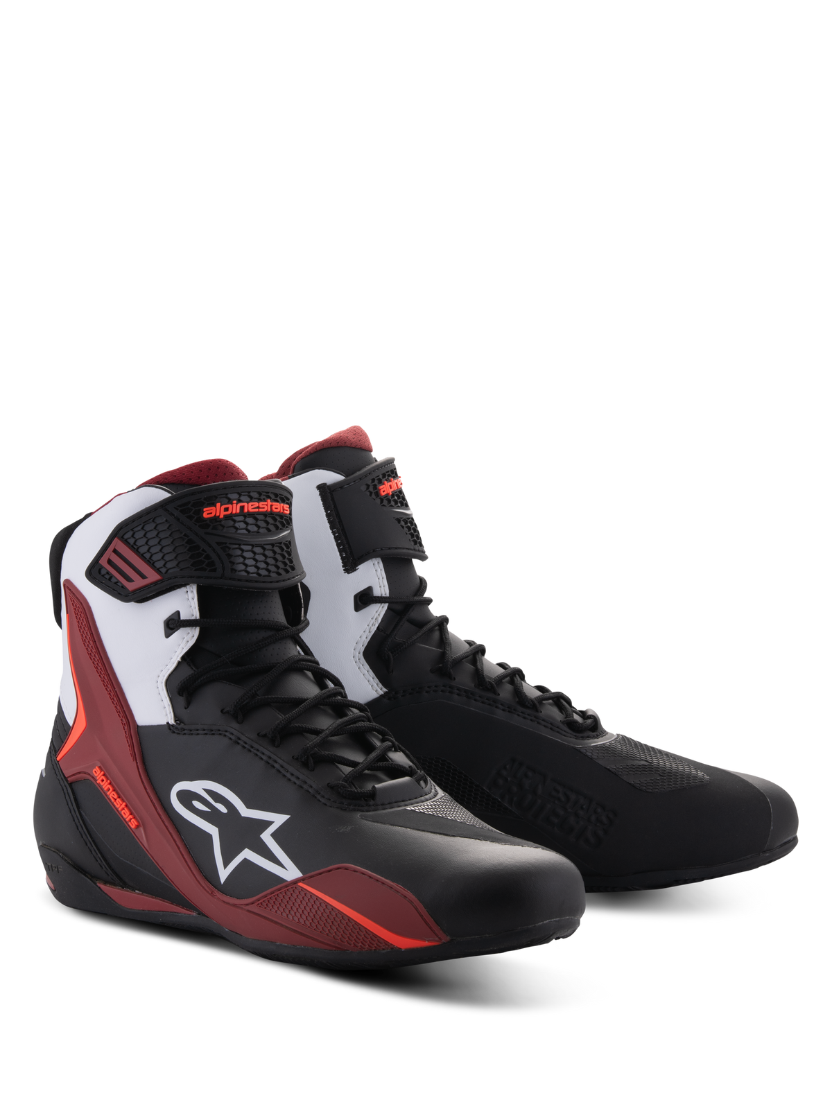 Alpinestars Faster-4 schoenen, motorschoenen, zwart, wit en donkerrood, met vetersluiting en een enkelband, wit Alpinestars-logo op de zijkant, sportief ontwerp met versterkte bescherming voor rijden op de weg