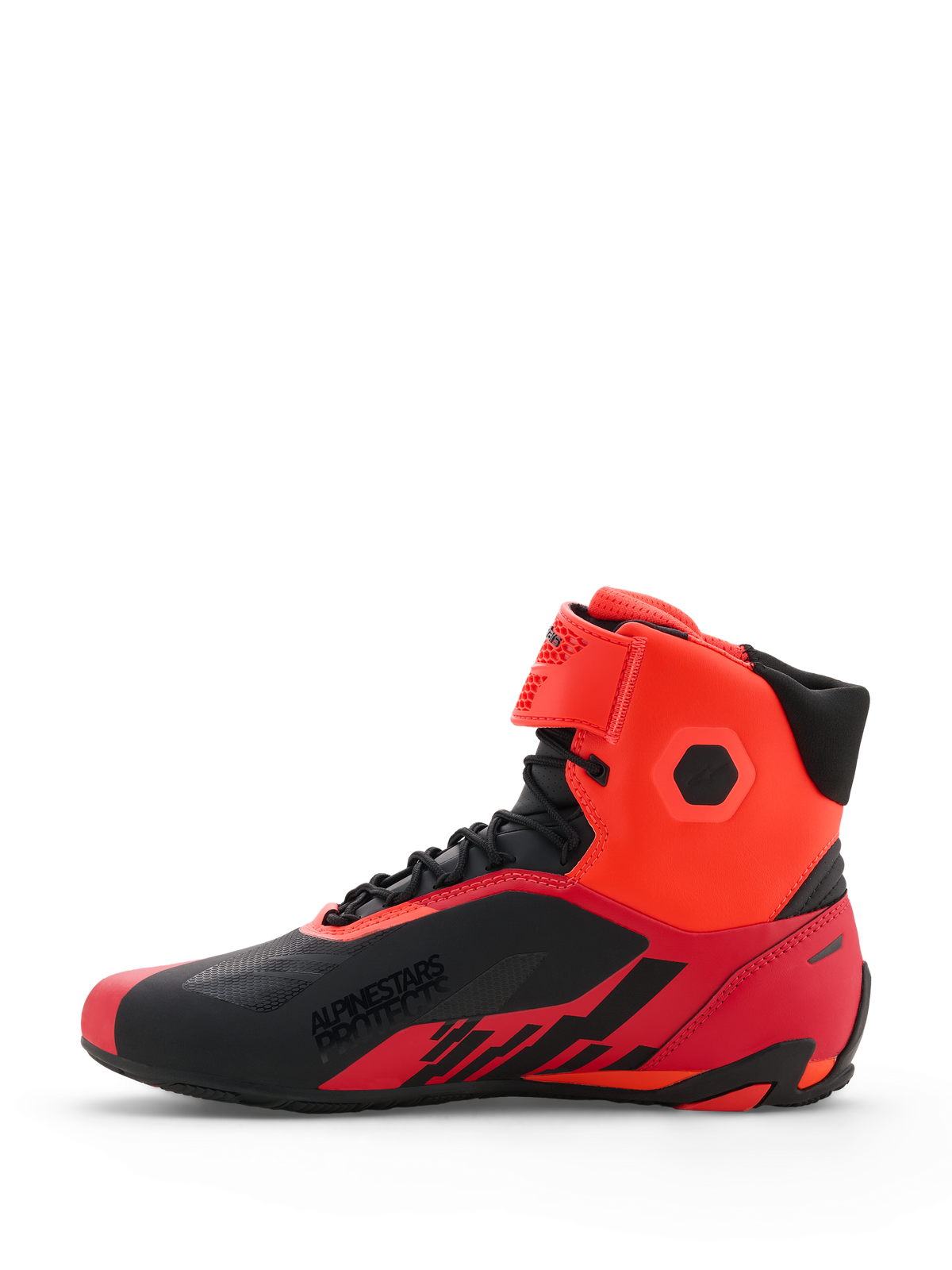 Chaussures Alpinestars MM93 Faster-4, chaussures de moto, rouge fluo et noir, vue de profil montrant la construction technique en microfibre, fermeture à lacets avec sangle de cheville à crochet et boucle, marquage « ALPINESTARS PROTECTS » sur le côté, design d'inspiration sportive pour la conduite sur route