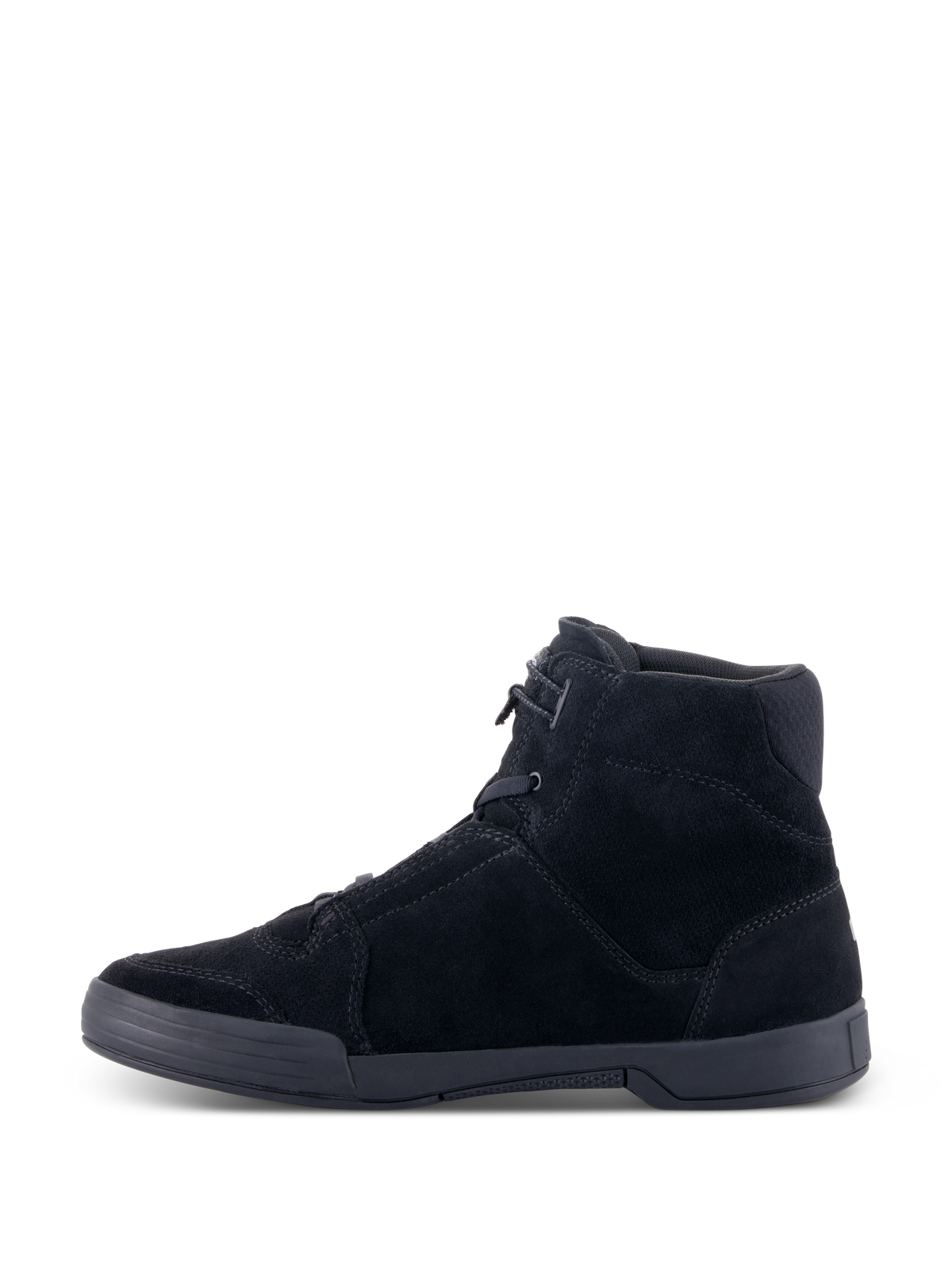 Alpinestars Chrome Schuhe, urbane Motorradschuhe, Schwarz, Seitenprofil-Ansicht zeigt Obermaterial aus Spaltwildleder und flache Gummischalensohle, High-Top-Silhouette mit lässigem Streetwear-Styling.