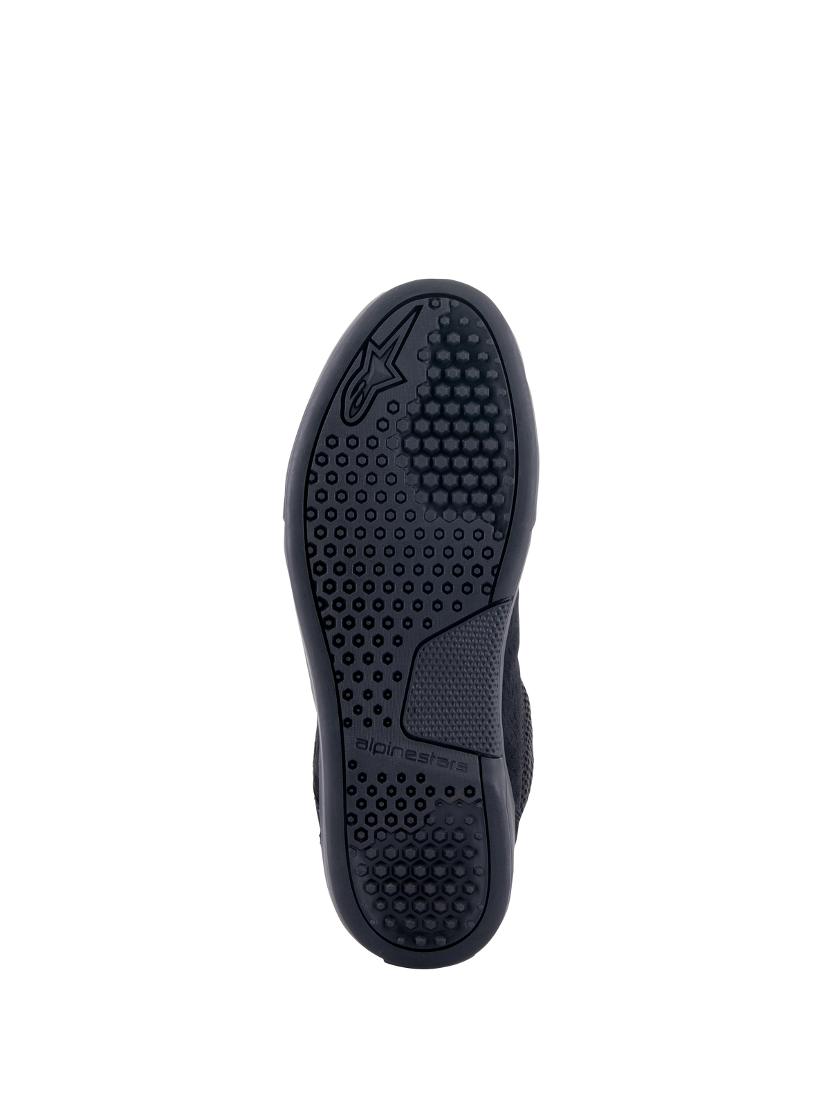 Alpinestars Chrome Air schoen, zwart, onderaanzicht van de buitenzool met een gedetailleerd hexagonaal tractiepatroon, Alpinestars-logo in reliëf en branding, duurzame rubberen zool voor stedelijk motorrijden