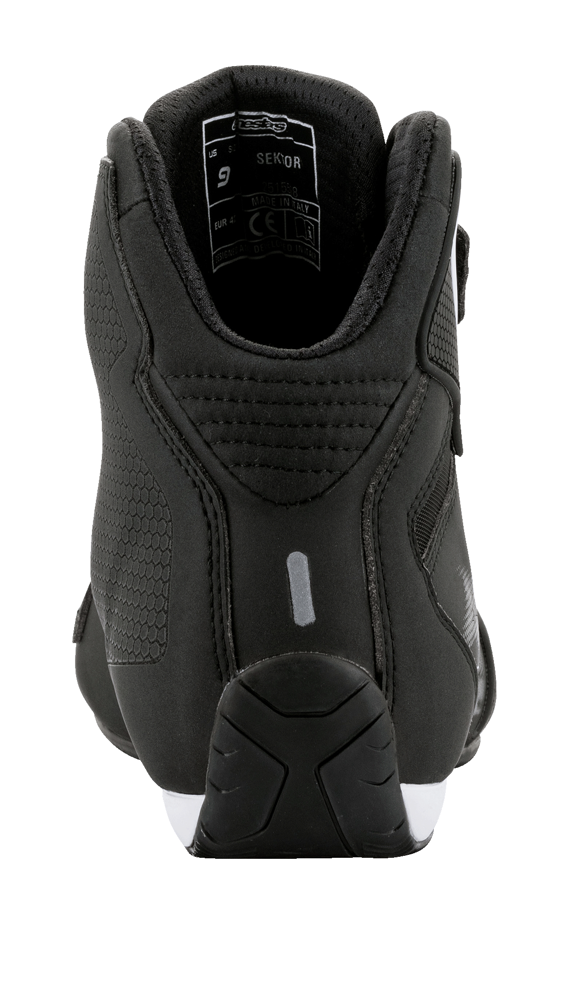Alpinestars Sektor schoenen, achteraanzicht, zwart met witte accenten, voorzien van een lichtgewicht microvezelconstructie, een reflecterend detail op de hiel en een gevoerde enkelkraag, gestroomlijnde op de motorsport geïnspireerde motorschoenen