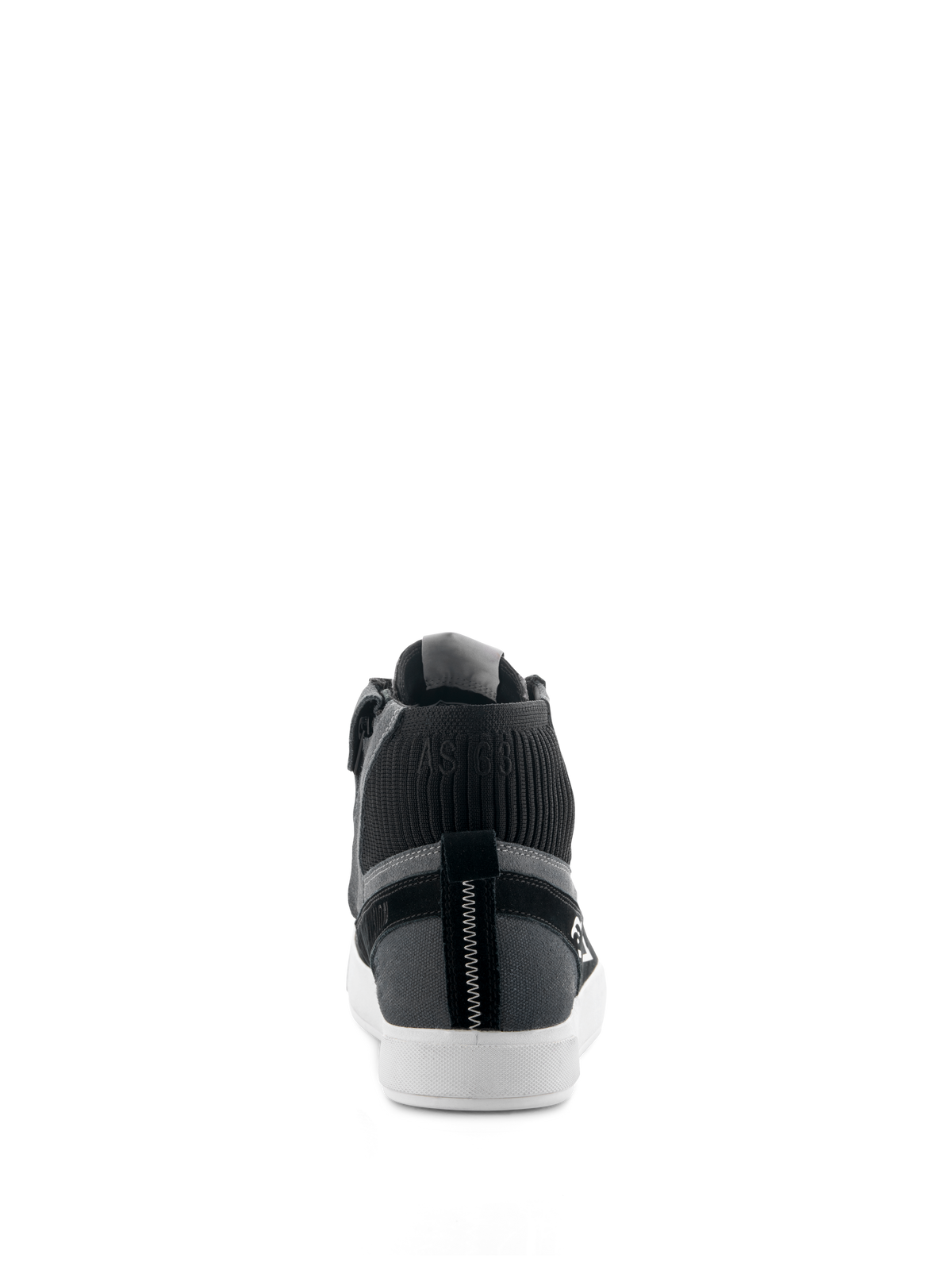 Chaussures Alpinestars Stated, chaussures de moto urbaines, noir, gris et blanc, vue arrière montrant une semelle vulcanisée blanche, une tige en daim gris et toile, un col de cheville en maille tricotée noire avec marquage « AST63 », et une surpiqûre verticale blanche en zigzag sur le talon.