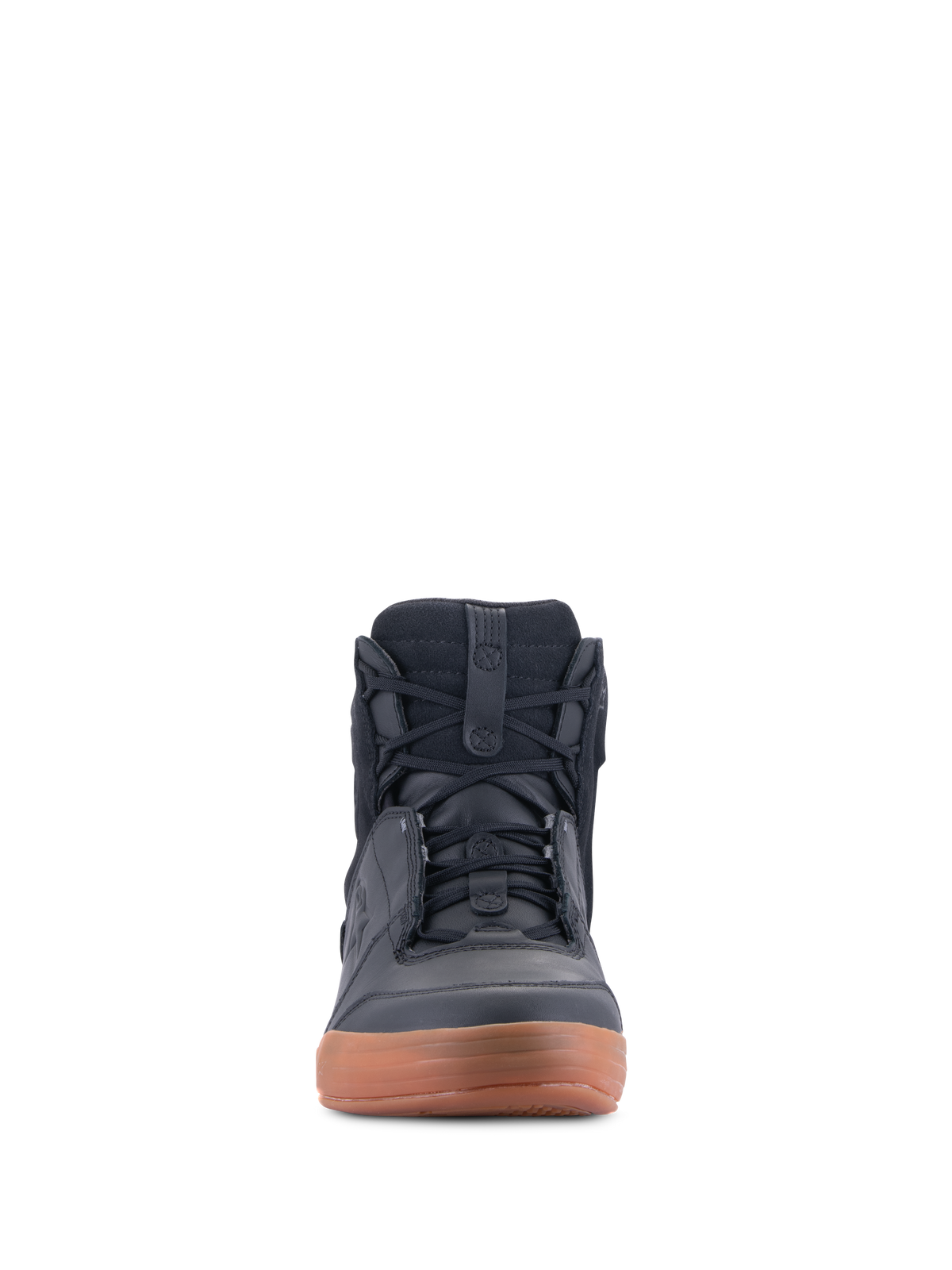 Alpinestars Chrome Drystar® Schuhe, Schwarz und Gum, Frontansicht eines urbanen Motorradschuhs, lässiger High-Top im Sneaker-Stil mit Schnürsenkeln, Konstruktion aus Leder und Wildleder mit brauner Gummisohle