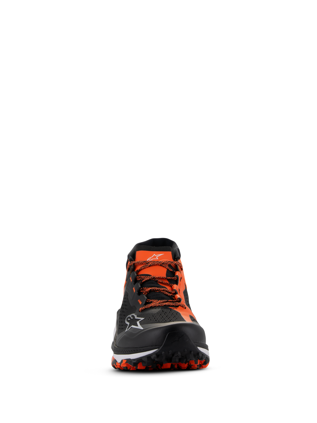 Chaussures Alpinestars Meta XR V2, noir orange blanc, vue de face montrant la tige en maille technique, lacets orange et semelle en caoutchouc robuste résistante à l'huile avec motif de crampons visible, chaussure de sport décontractée