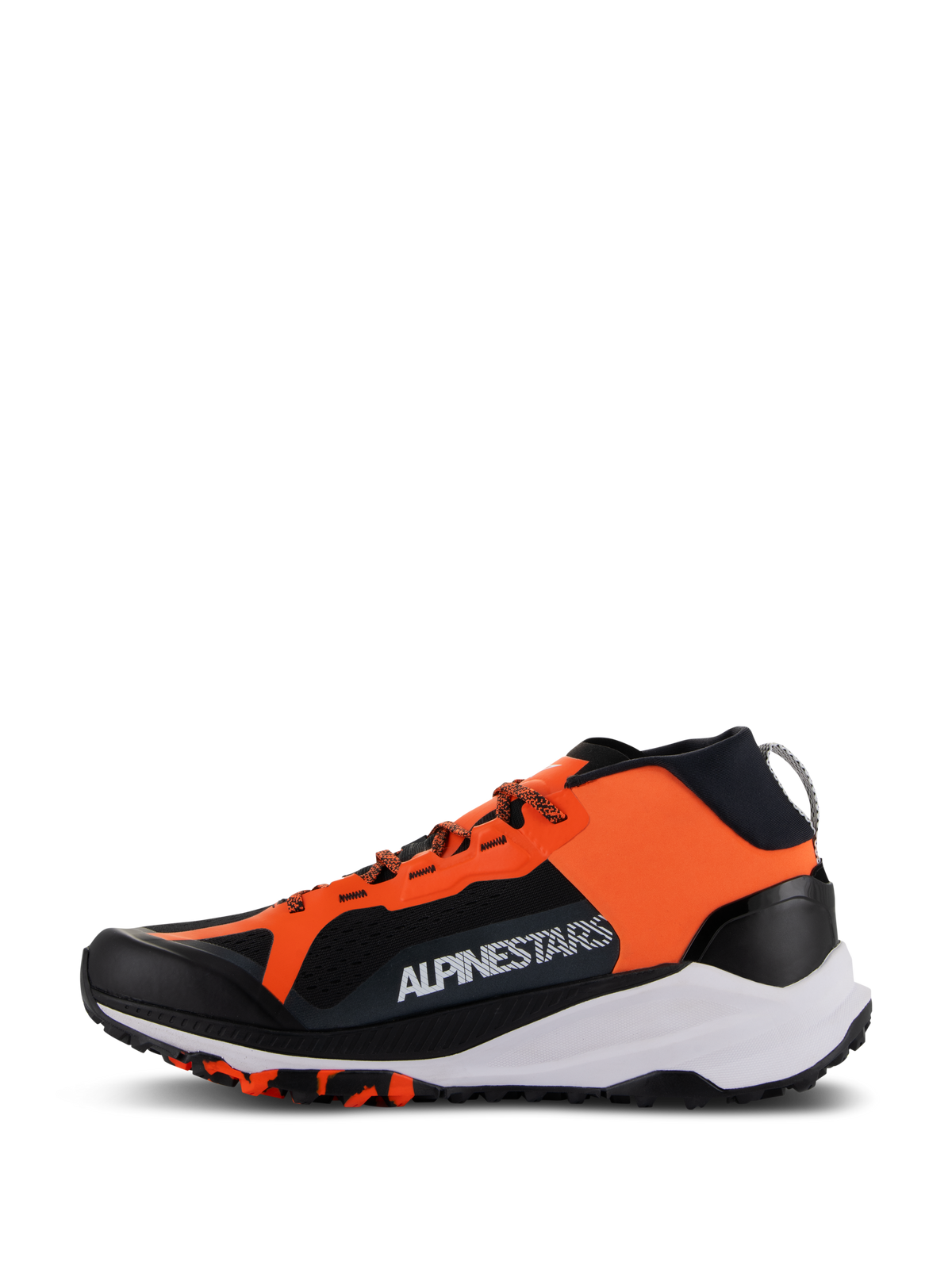 Chaussures Alpinestars Meta XR V2, chaussures de sport décontractées, noir, orange et blanc, vue de profil présentant un empiècement orange vif avec logo blanc, une maille noire respirante, une semelle intermédiaire blanche épaisse et une semelle extérieure robuste et texturée.