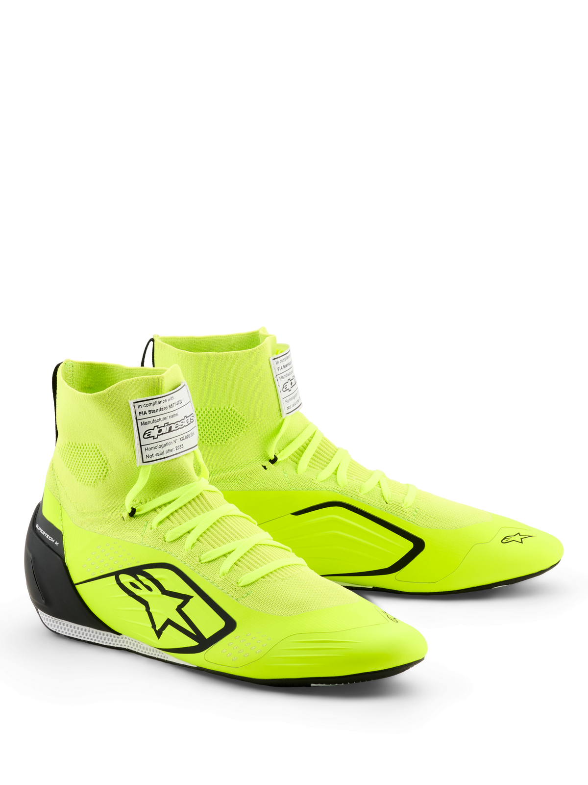Chaussures Alpinestars Supertech K, chaussures de karting, jaune fluo, noir et blanc, dotées d'une tige tricotée jaune fluo éclatante avec un logo étoile noir, un contrefort de talon en TPU injecté, une étiquette FIA blanche sur la languette et un design sport automobile épuré