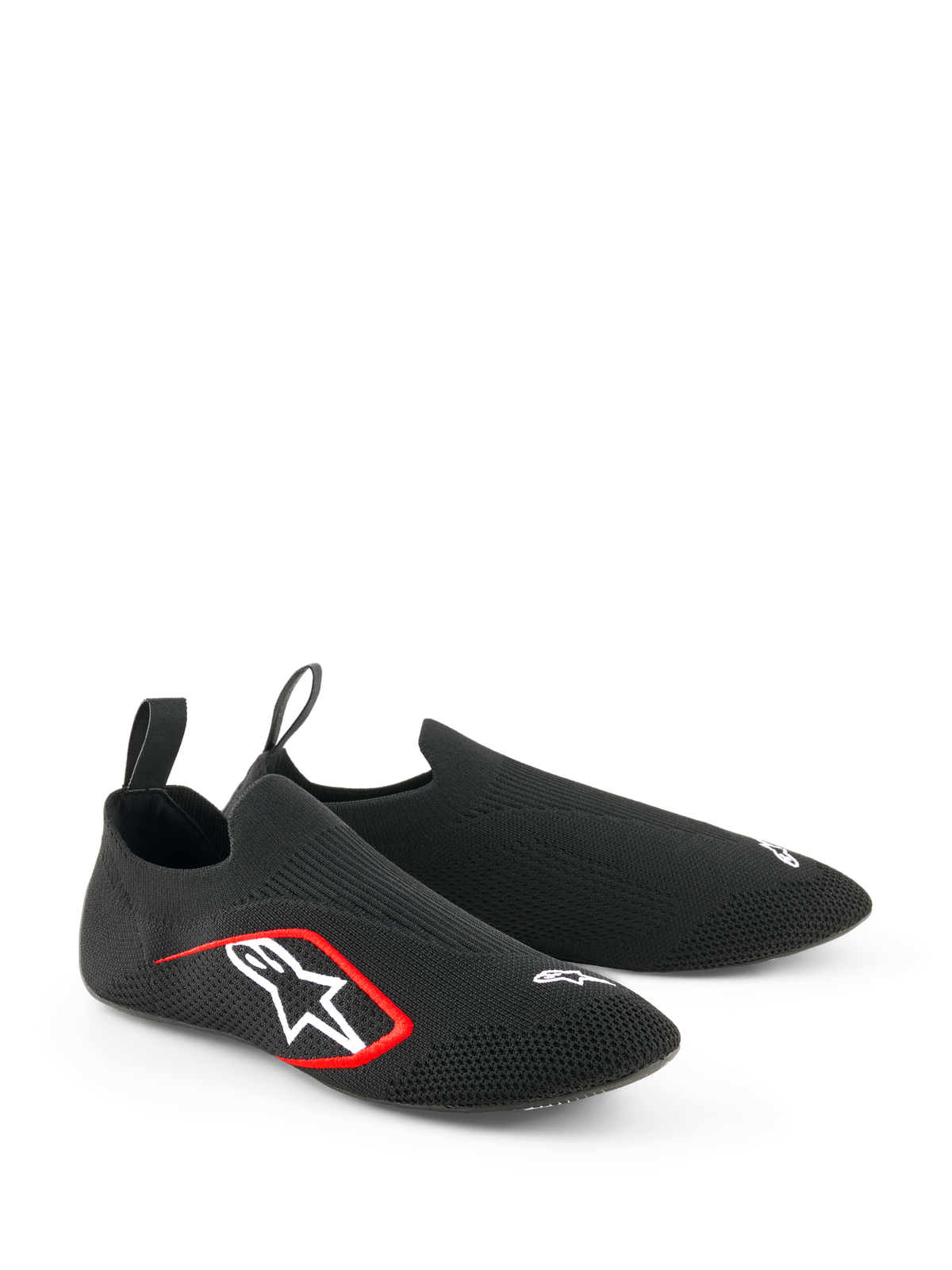 Chaussures Alpinestars Tech Gaming, chaussures de sim-racing, noires, dotées d'une tige extensible en maille tricotée sans couture, logo brodé blanc avec accents rouges, design bas de type chaussette avec languettes arrière, optimisées pour la sensibilité aux pédales