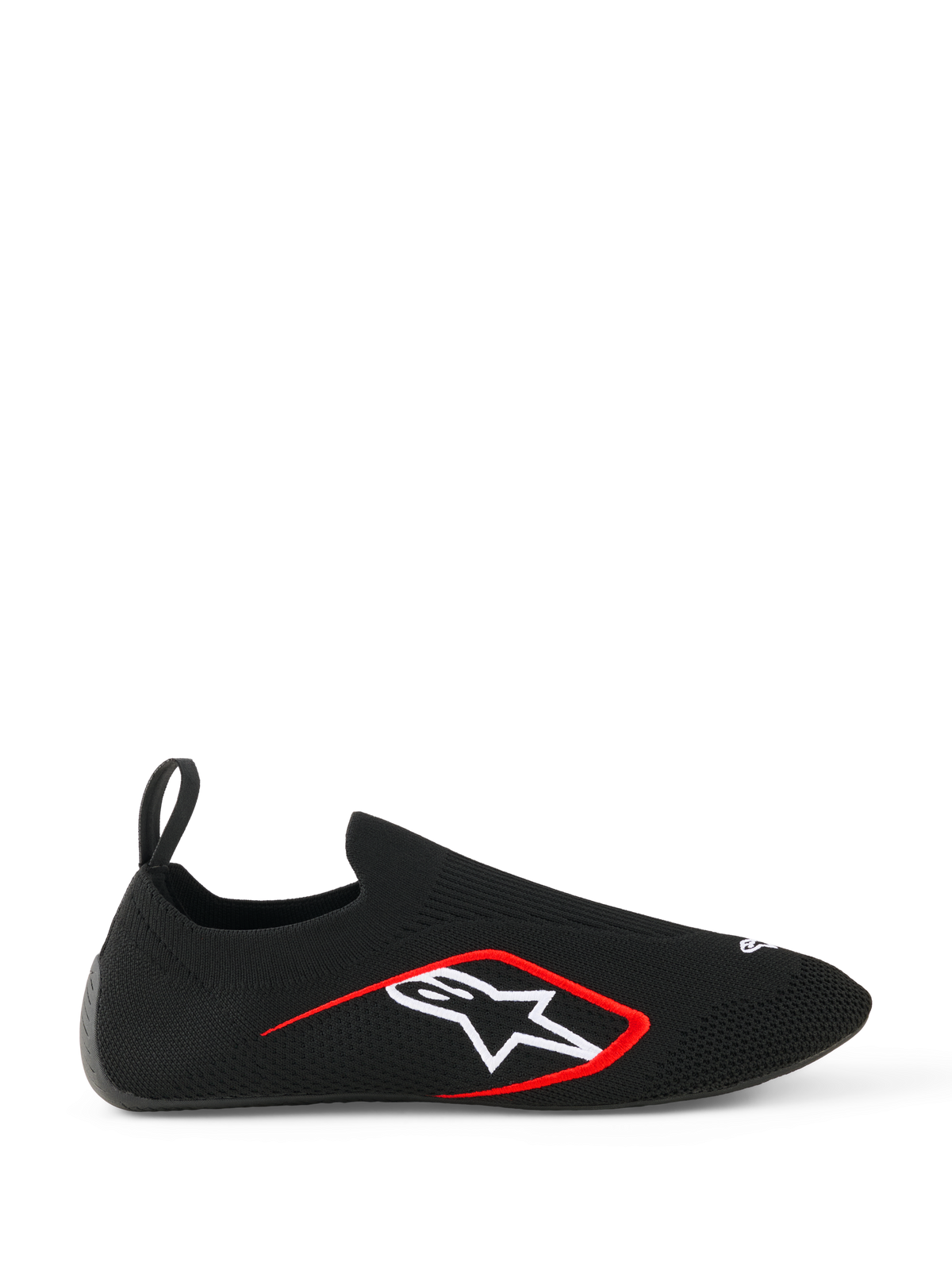 Chaussures Alpinestars Tech Gaming, chaussures de Sim Racing, noires, profil latéral montrant la tige extensible en tricot sans couture, logo étoile Alpinestars blanc avec bordure rouge, languette de tirage arrière, ajustement de type chaussette pour la course virtuelle