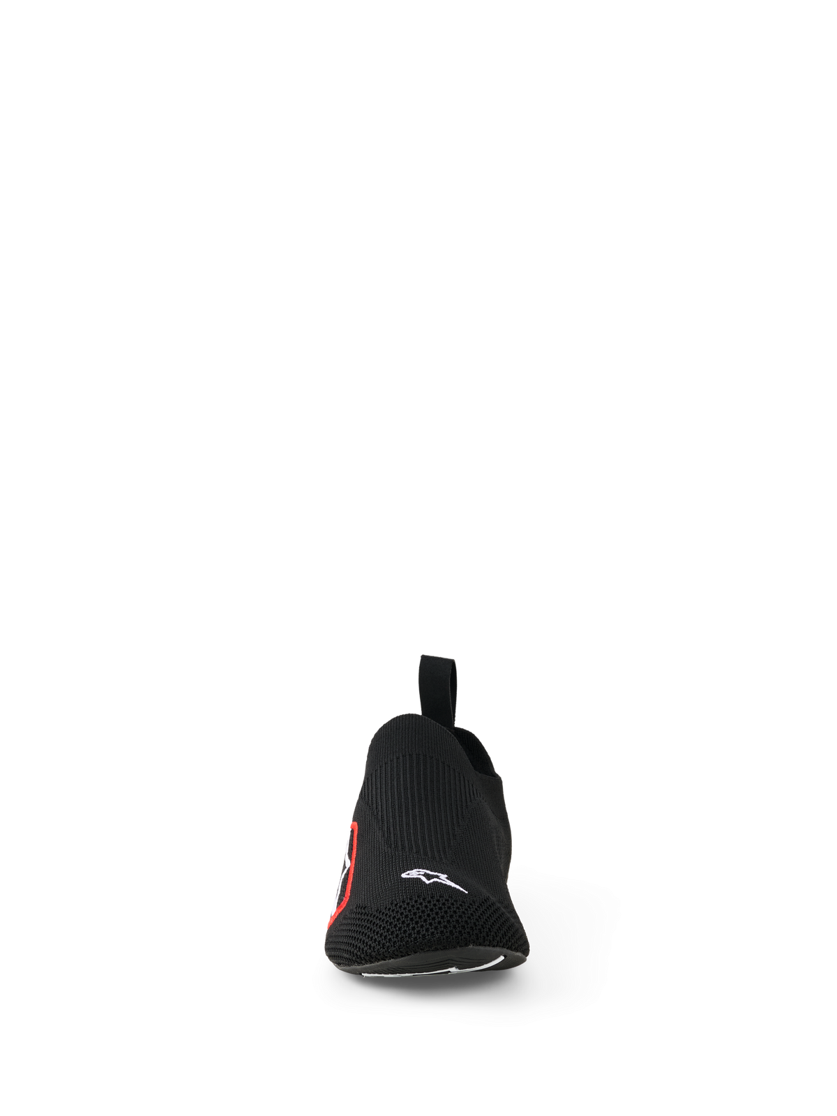 Chaussures Alpinestars Tech Gaming, chaussures de Sim-racing, noires, vue de face présentant une tige extensible en tricot sans couture, petit logo Alpinestars blanc sur le bout du pied, logo latéral rouge et blanc, conception légère pour une sensibilité aux pédales et un confort optimal