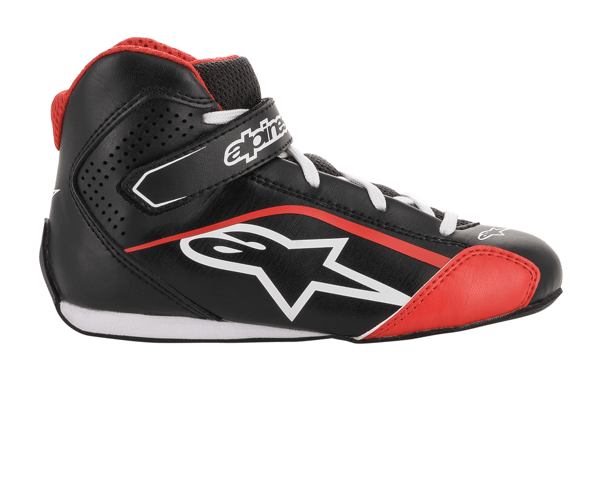 Alpinestars Jeugd Tech-1 K Schoenen, kartschoenen, zwart, wit en rood, zijprofiel met microvezelconstructie, wit Alpinestars-logo, klittenbandsluiting aan de enkel en geperforeerde zijpanelen voor ventilatie.