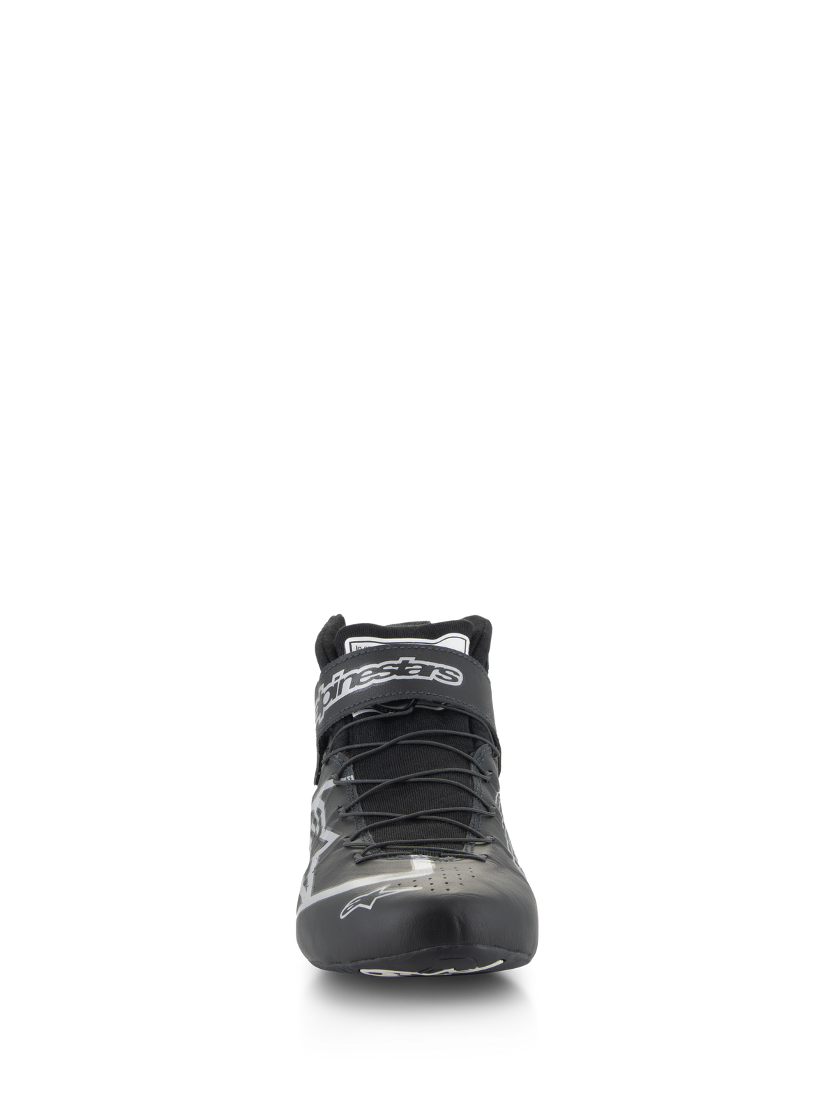 Chaussures Alpinestars Tech-1 Z V3 FIA, chaussures de course automobile, noir et argent, vue de face montrant le système de laçage rapide et le logo Alpinestars sur la sangle, construction élégante en cuir de bovin pour des performances professionnelles en sport automobile
