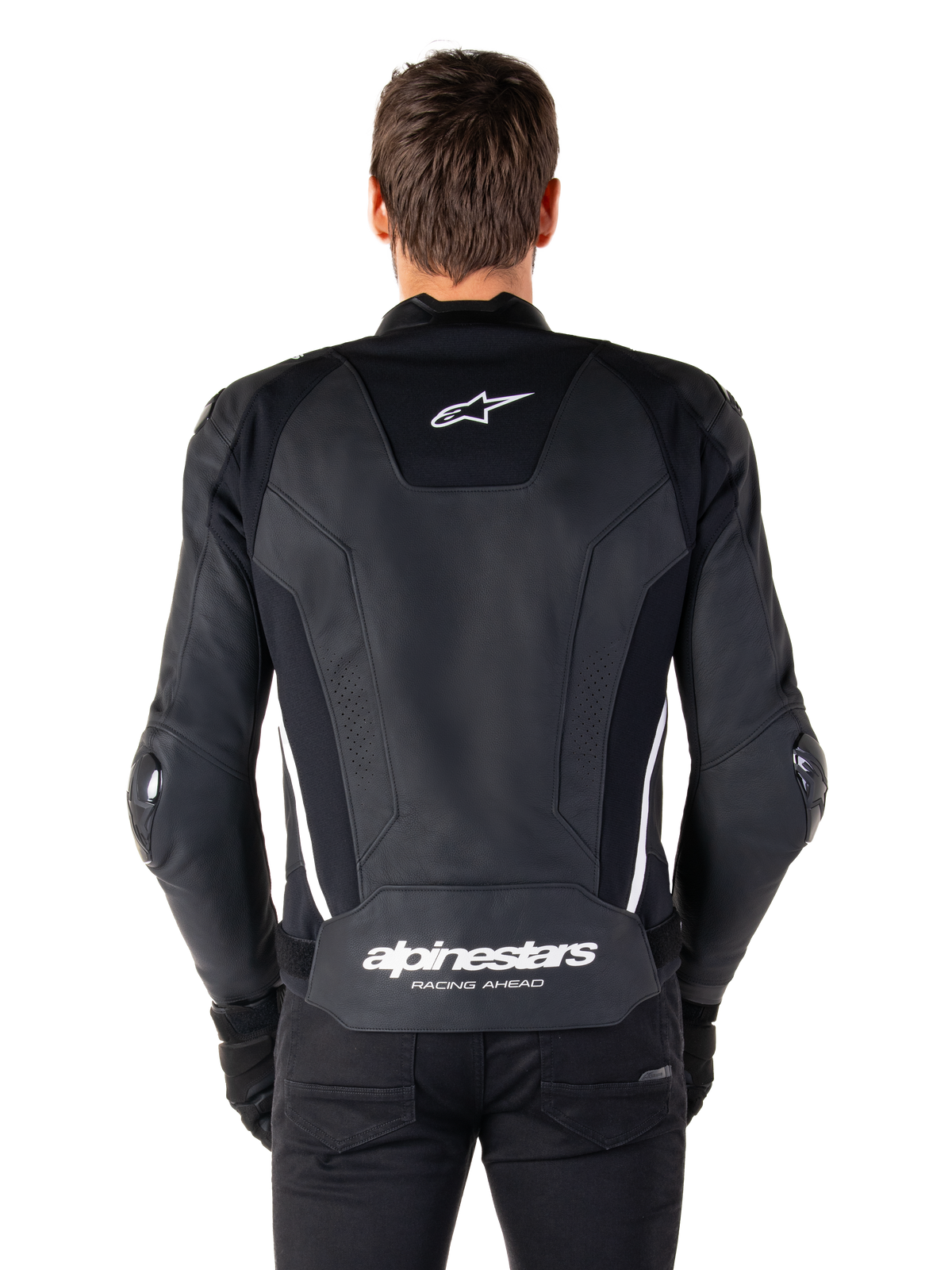 Achteraanzicht van de Alpinestars Missile V3 leren jas in zwart en wit, voorzien van het Alpinestars sterlogo op de bovenrug en merknaam op de onderrug, witte verticale strepen en externe elleboogsliders, premium lederen race-sportjas.